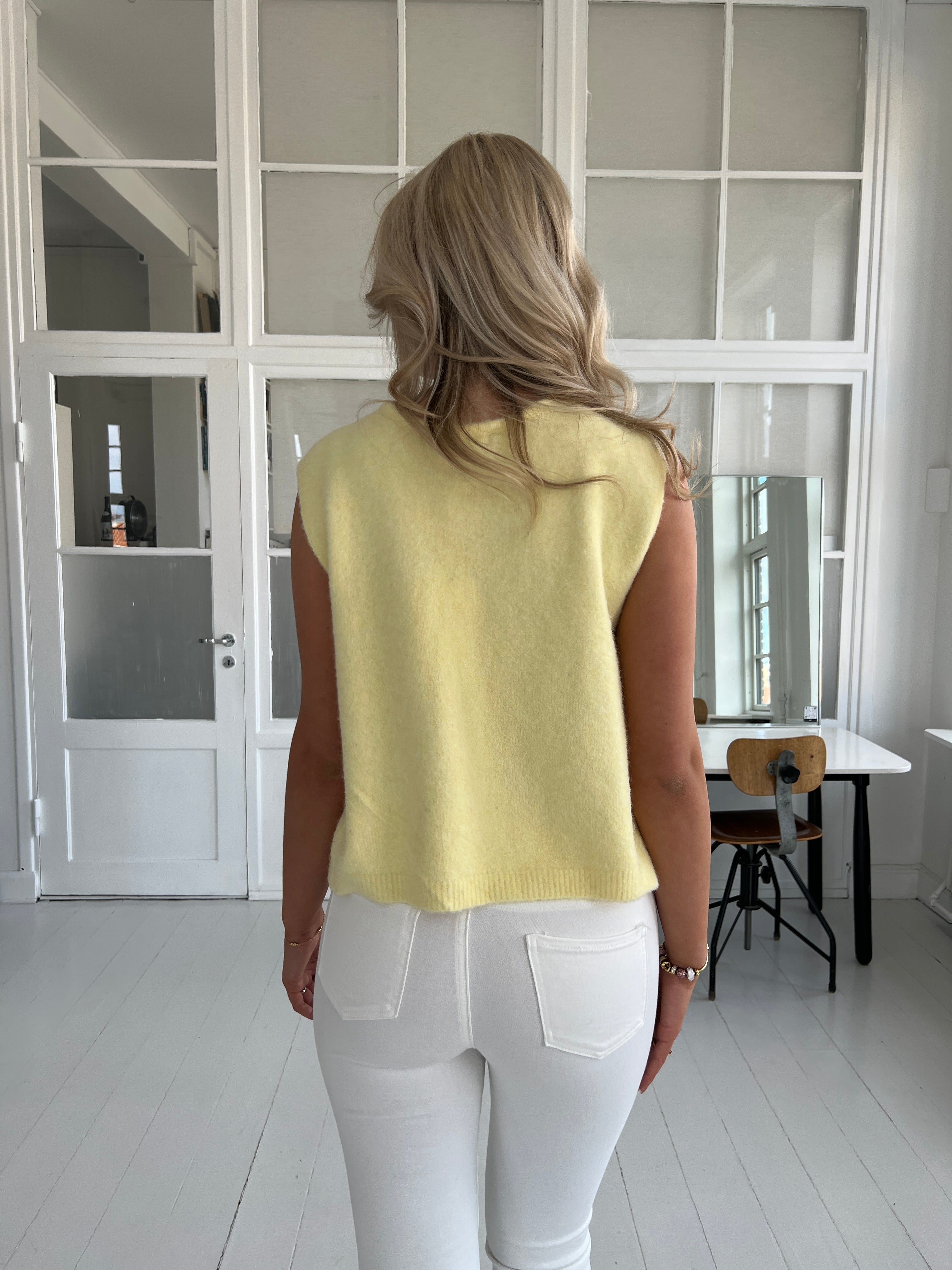 Azaka knit jaune vest