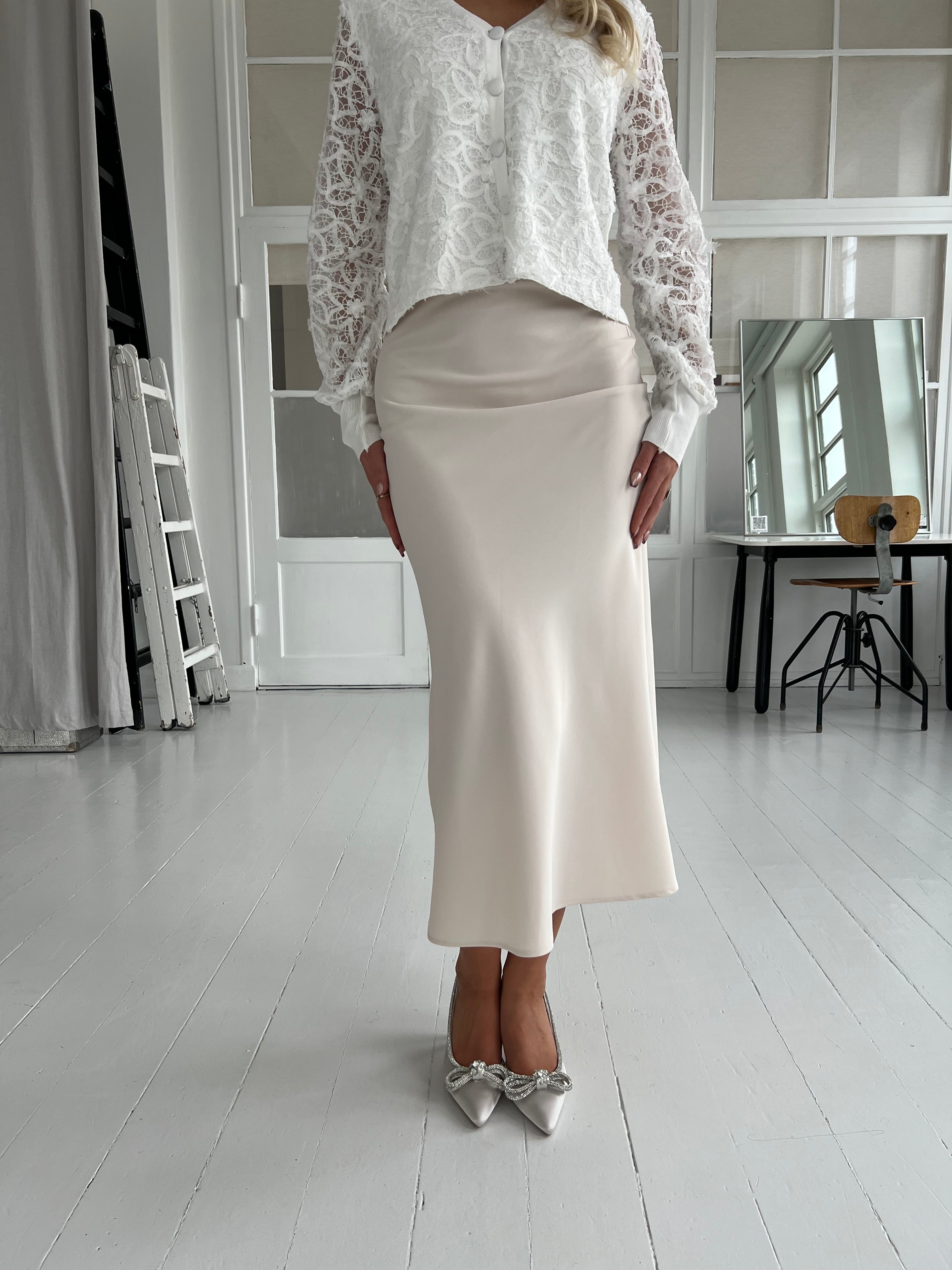 Elli White beige skirt
