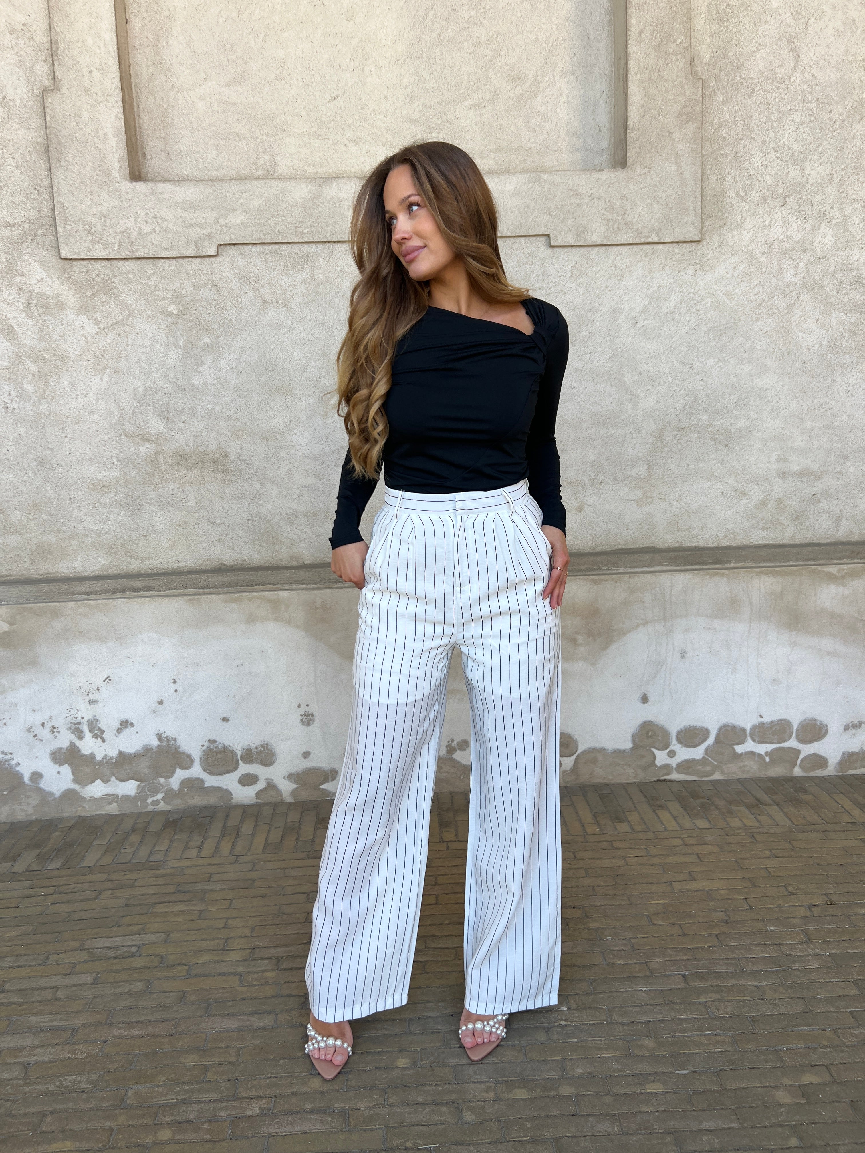 Elli white striped linen pants fra webshoppen Aaberg Copenhagen