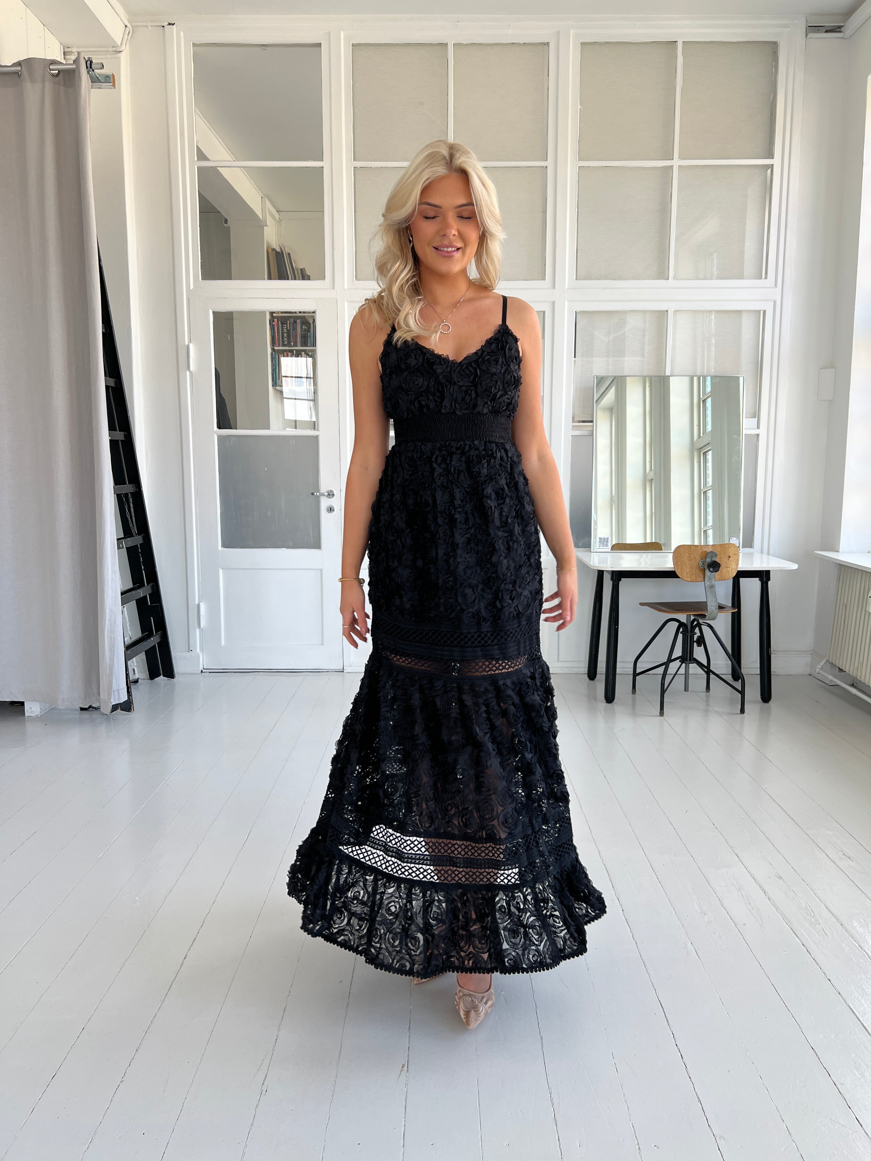 Flam black lace dress