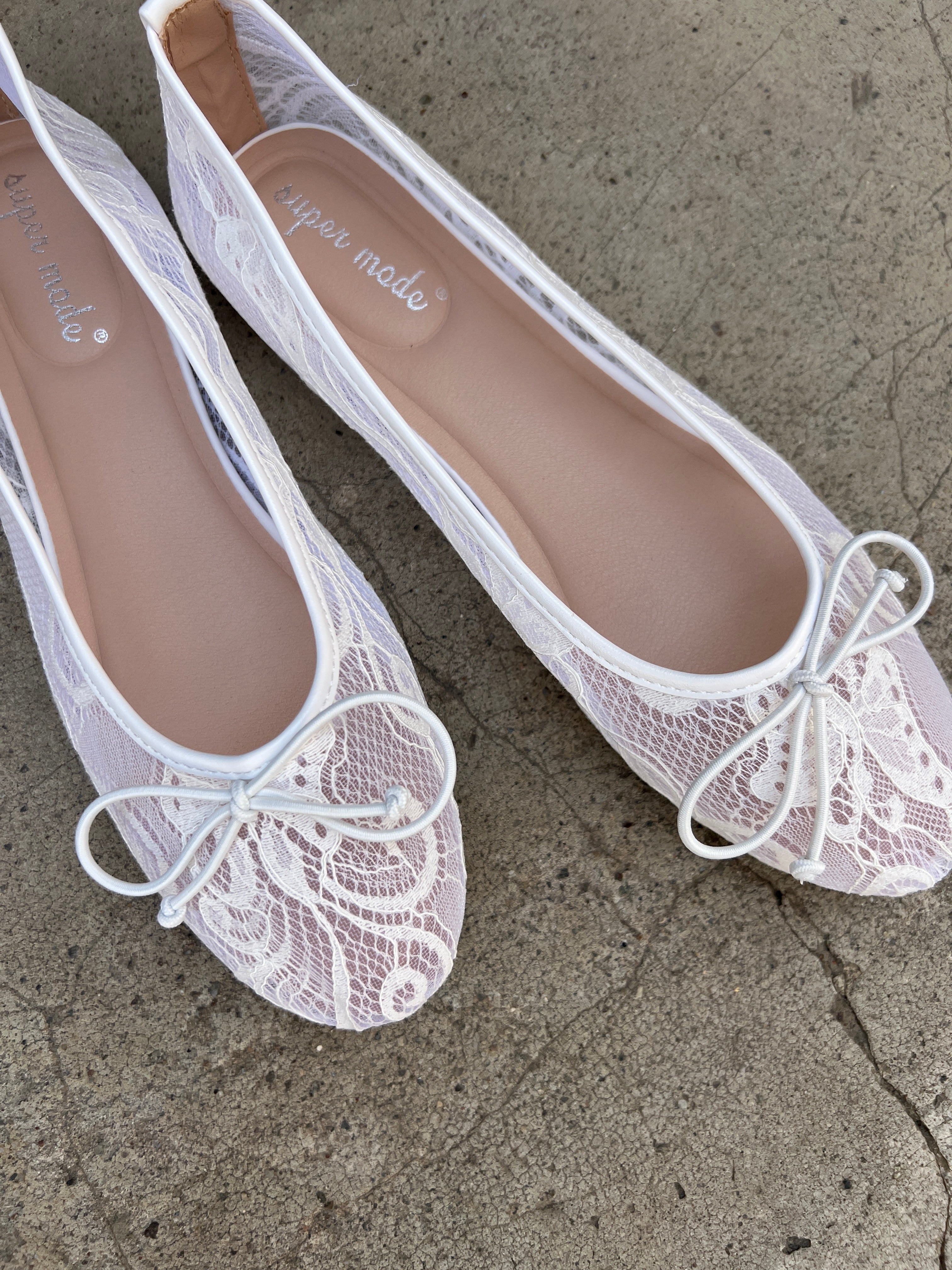 Steph white lace ballerina fra webshoppen Aaberg Copenhagen