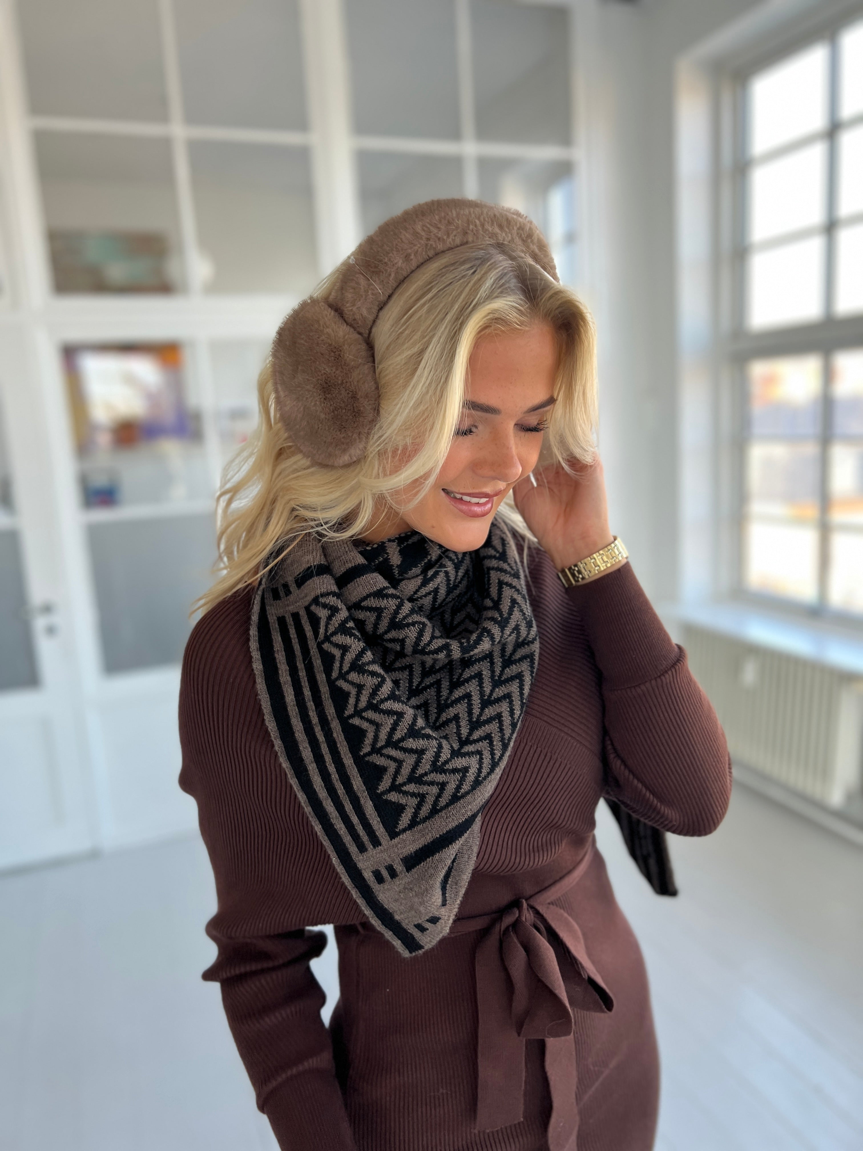 Evie taupe ørevarmer