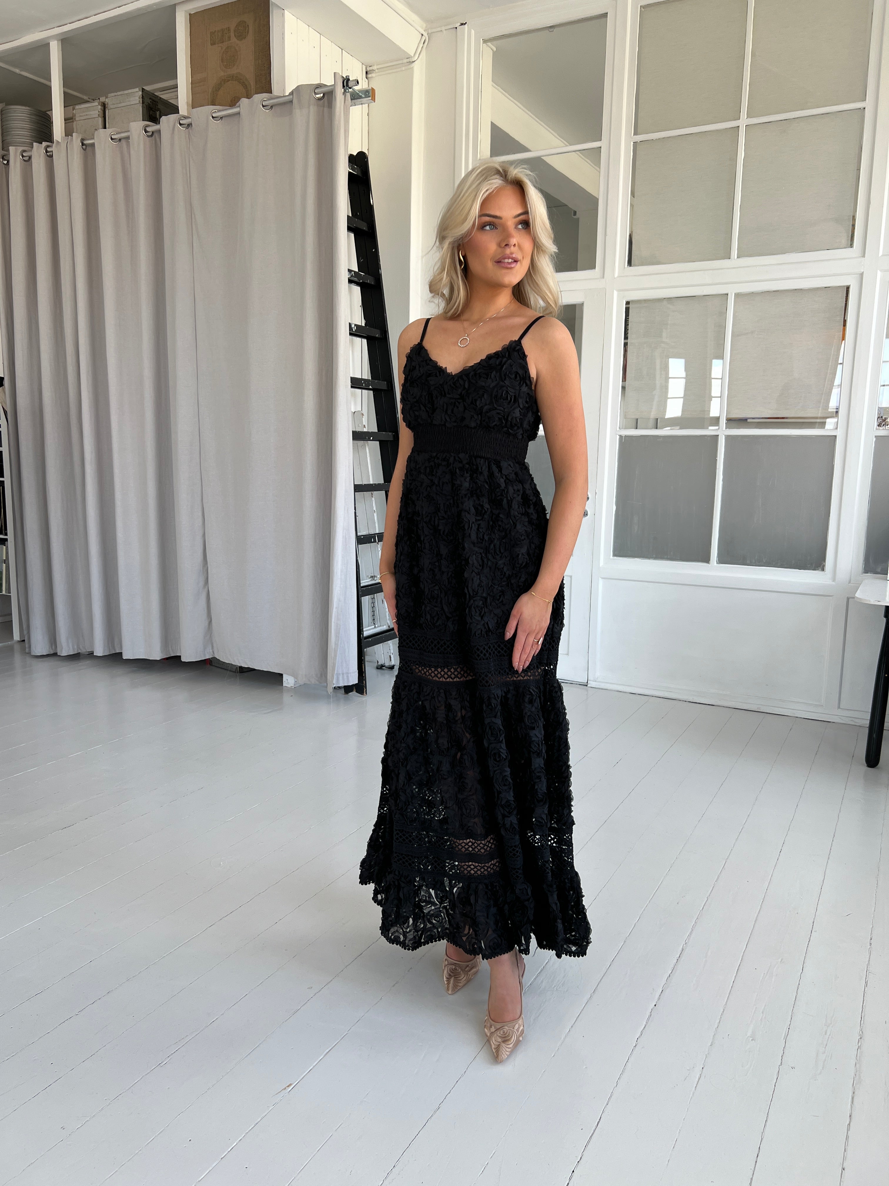 Flam black lace dress