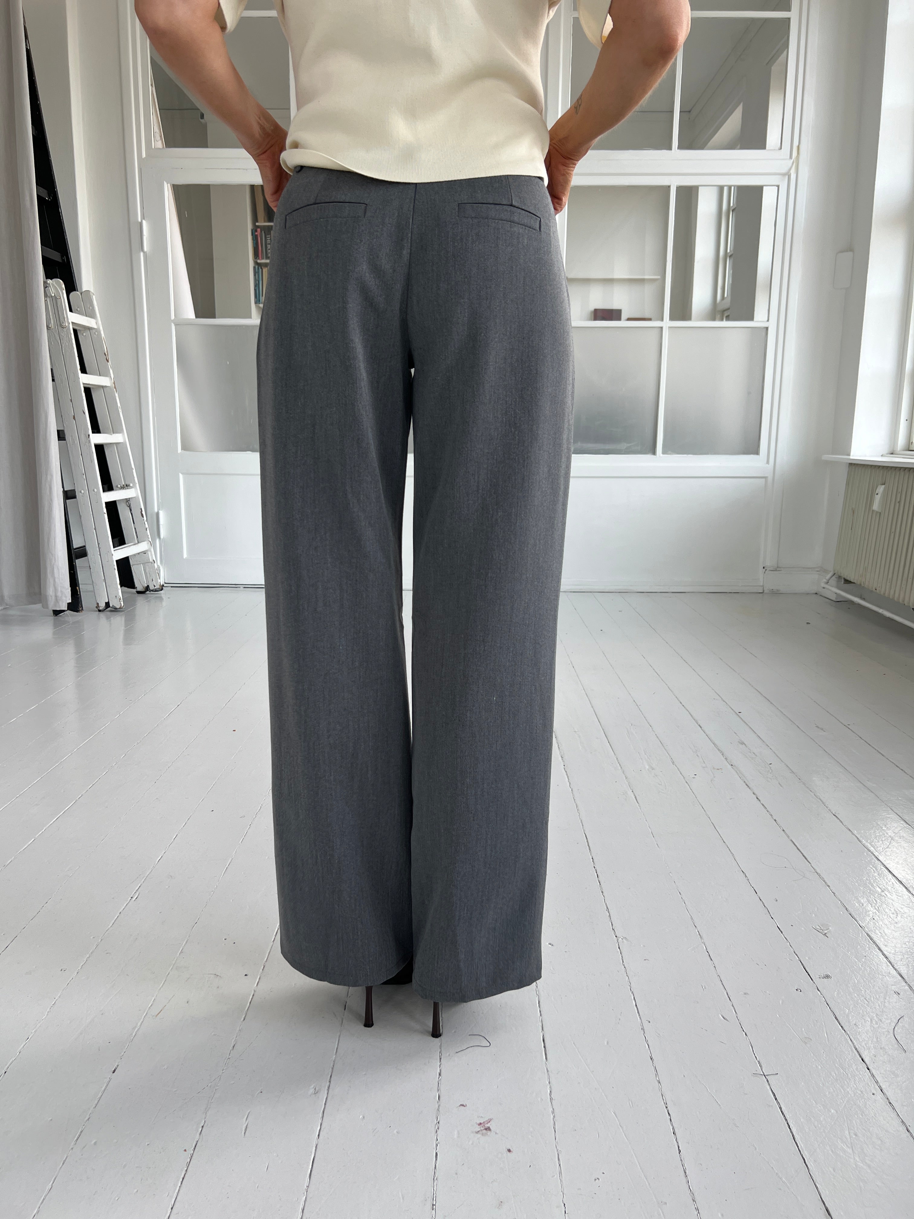 Eight Luxe grey trousers Long