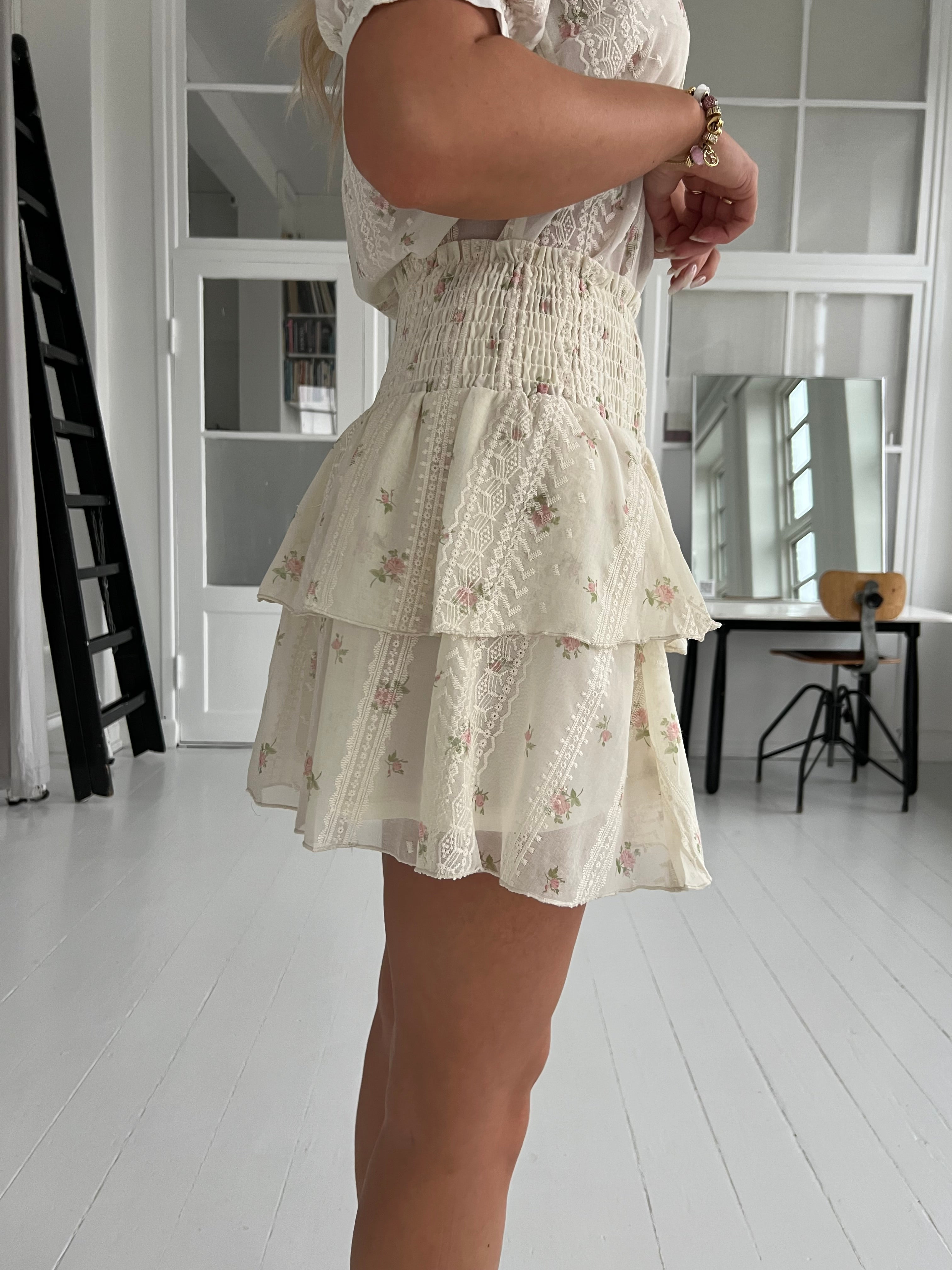 Icone cream skirt