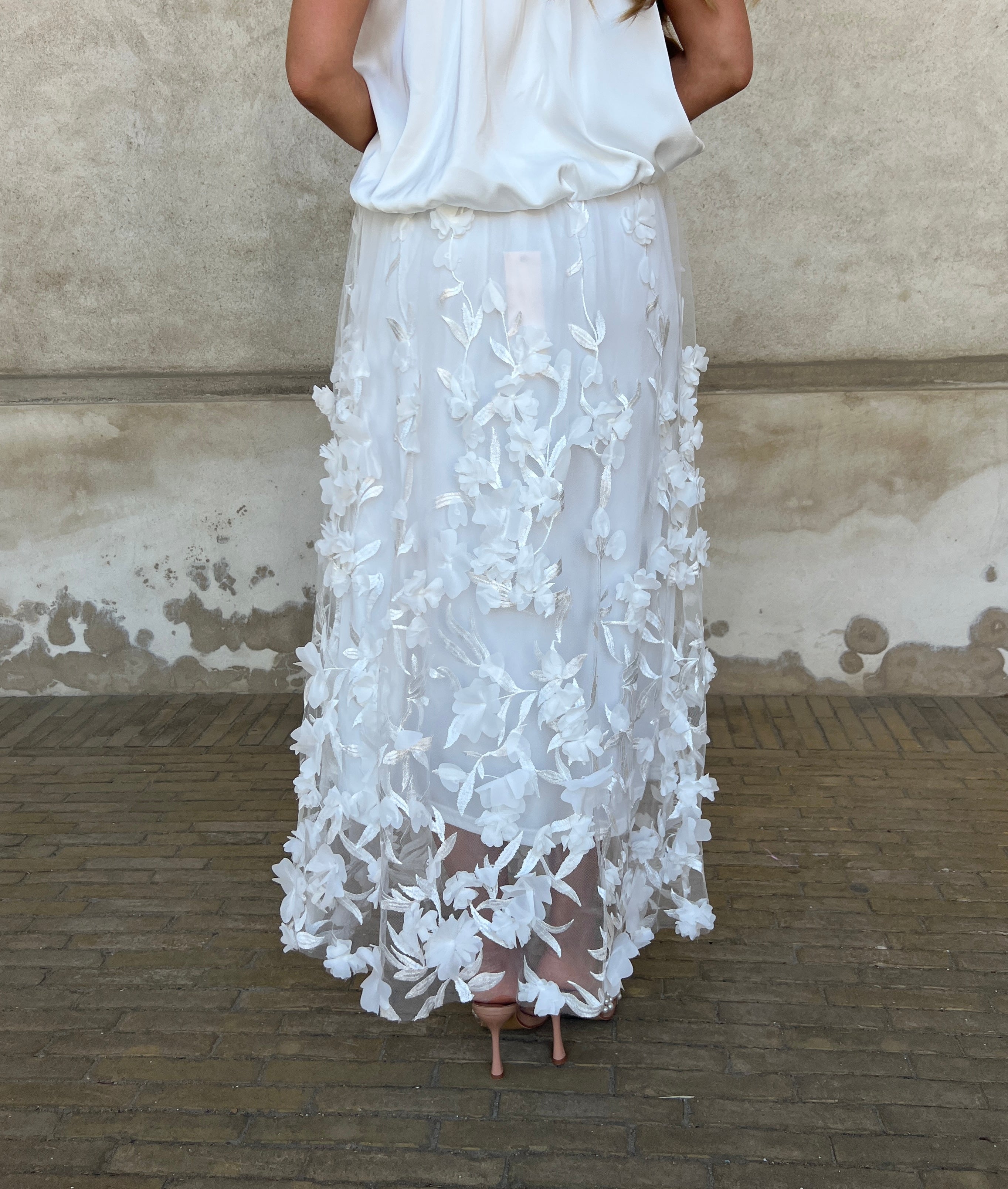 Elli white blossom skirt