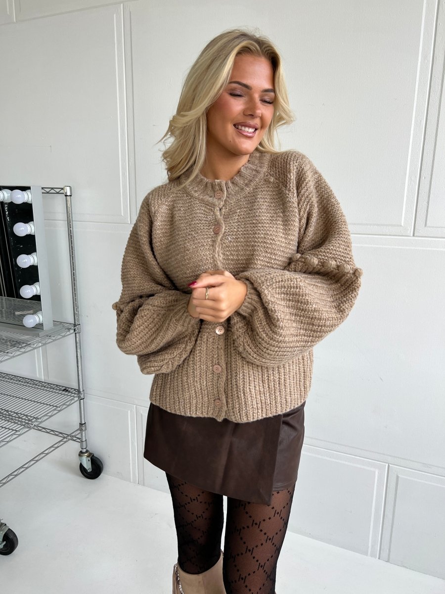 Chunky knit cardigan with pom - poms - Aaberg DK