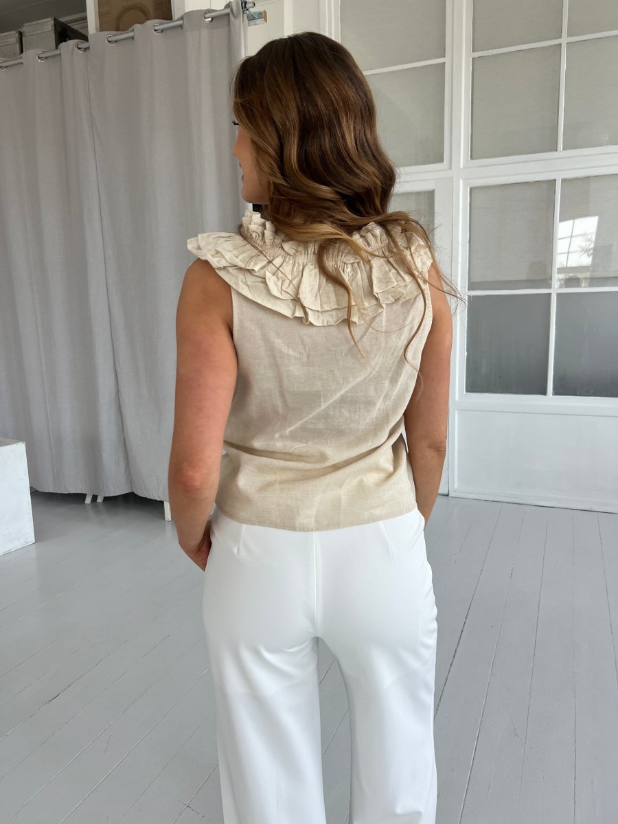 Elli Sand ruffle blouse - Aaberg DK