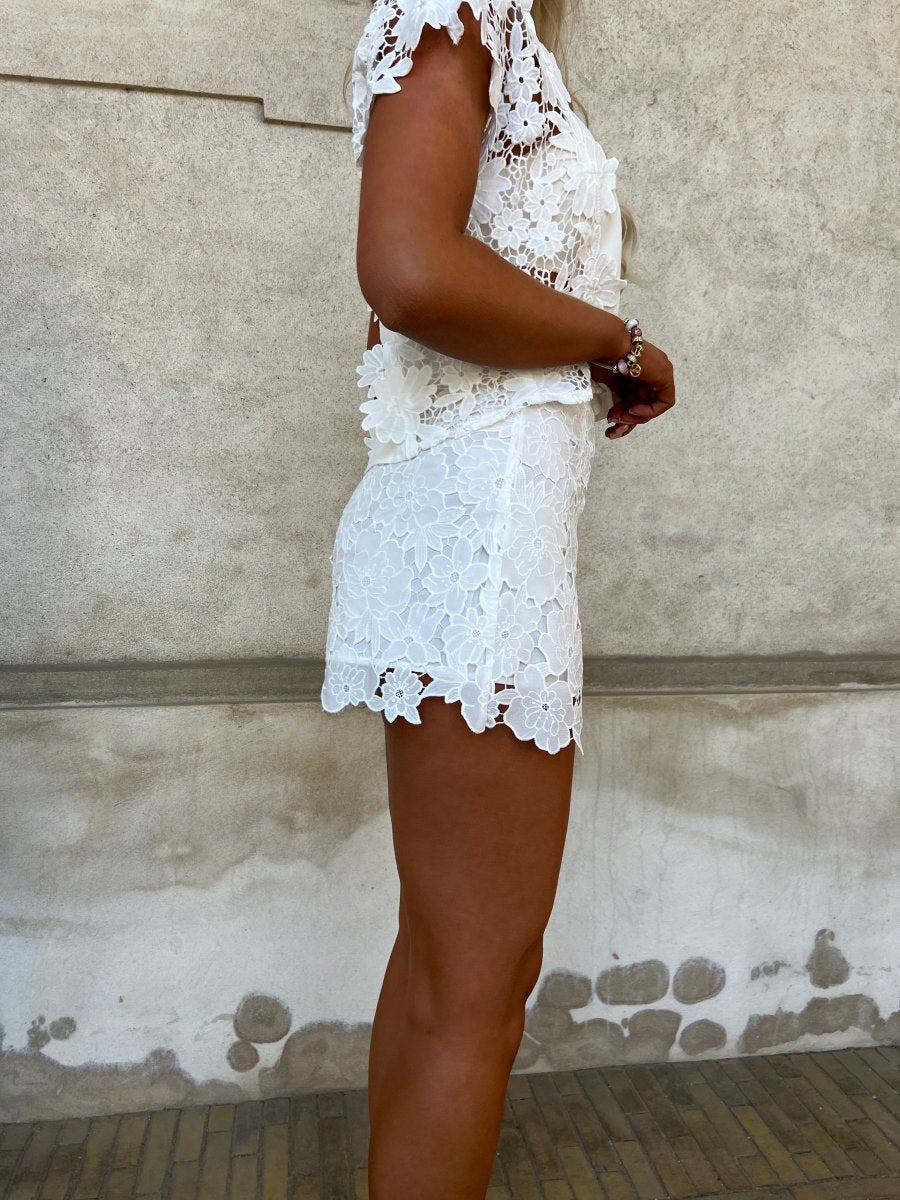 Elli White lace flower shorts - Aaberg DK