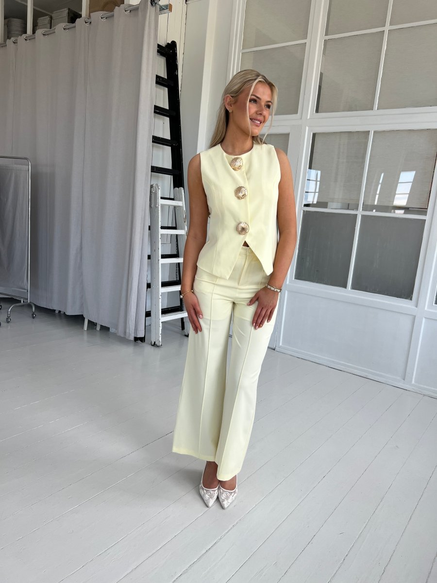 Elli White seashell lemon vest - Aaberg DK