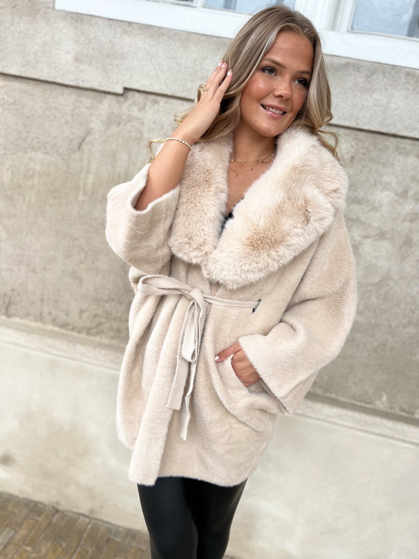 Azaka beige jakke m. bindebånd (0556)
