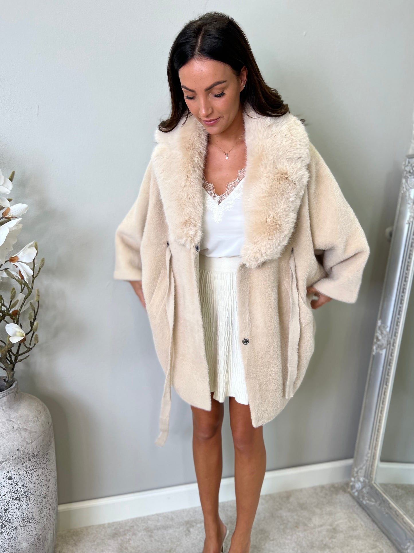 Azaka beige jakke m. bindebånd (0556)