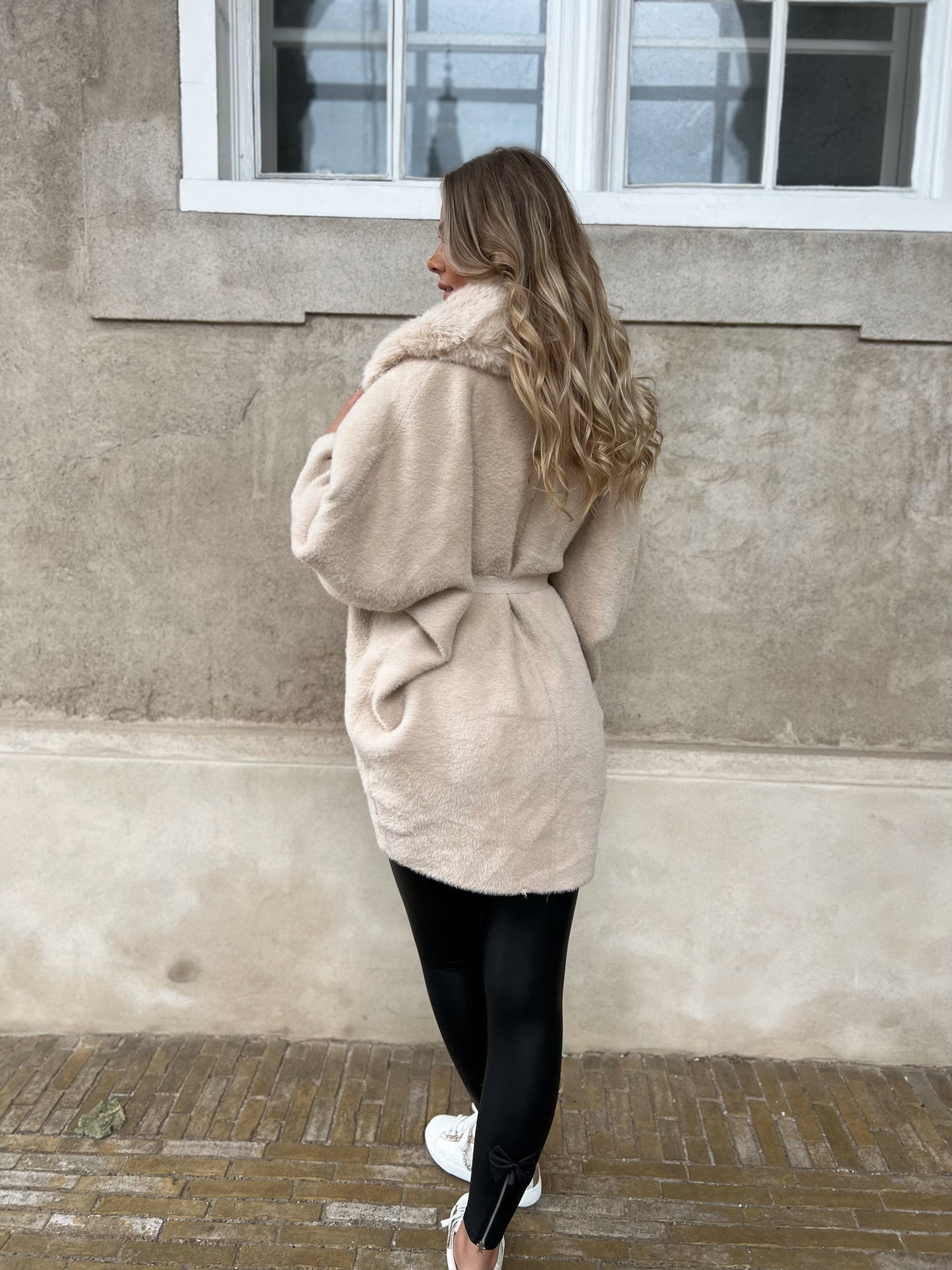Azaka beige jakke m. bindebånd (0556)