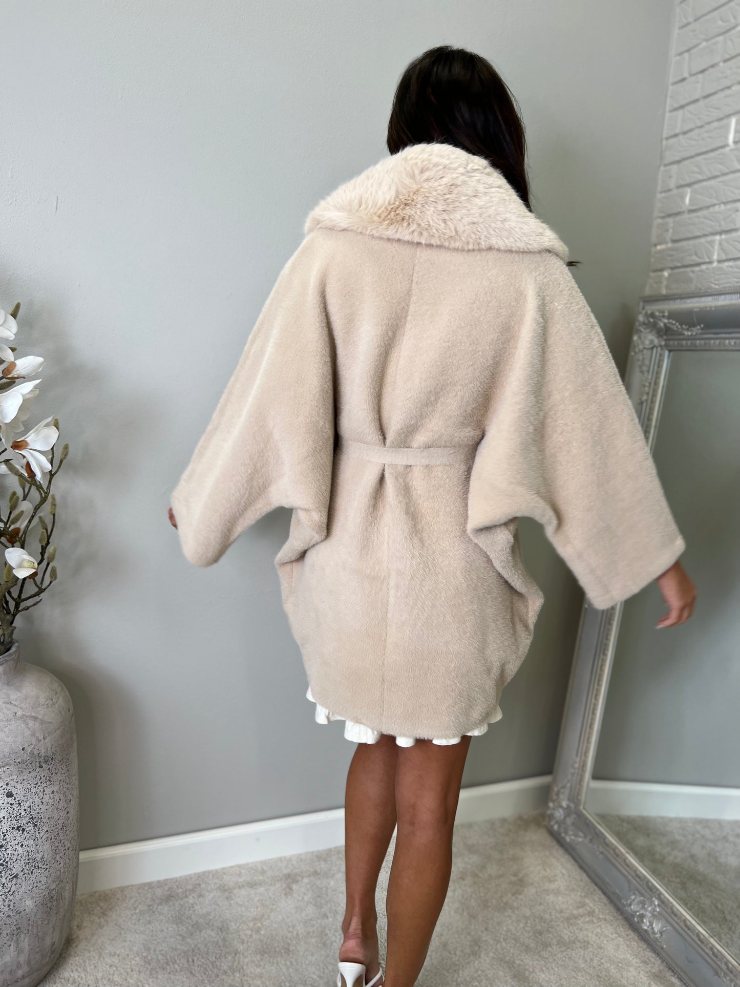 Azaka beige jakke m. bindebånd (0556)