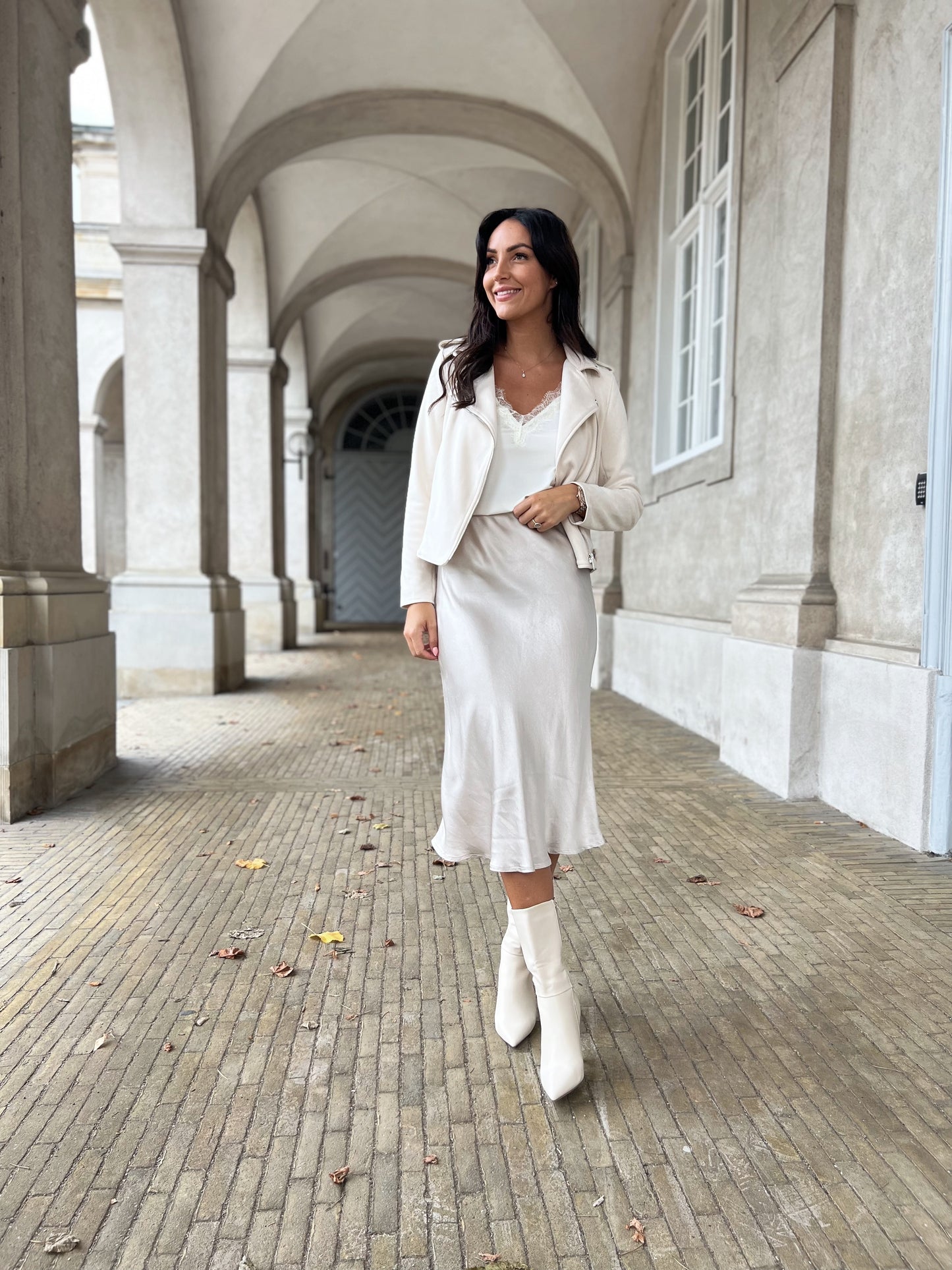 Elle sølv satin nederdel