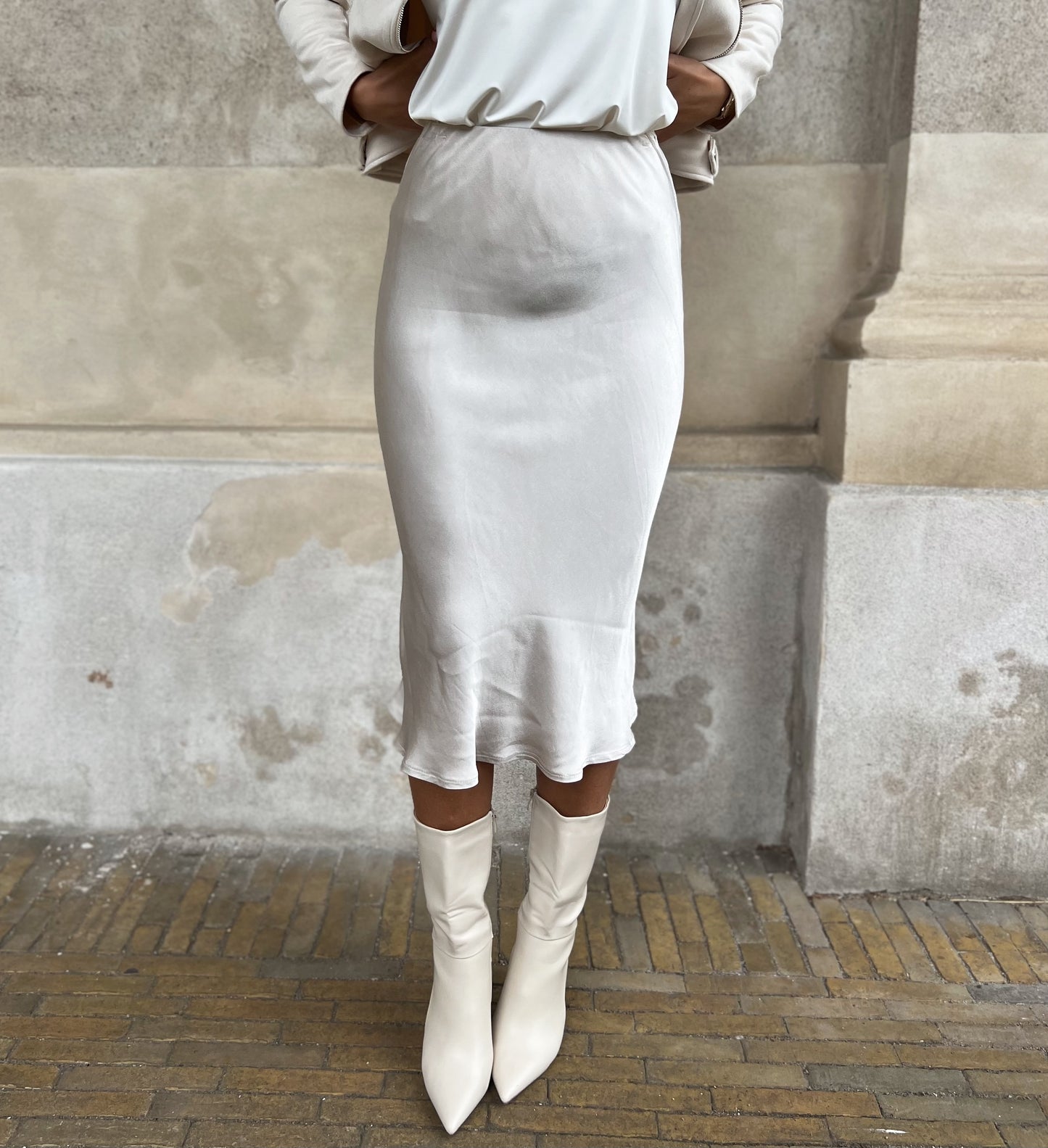 Elle sølv satin nederdel