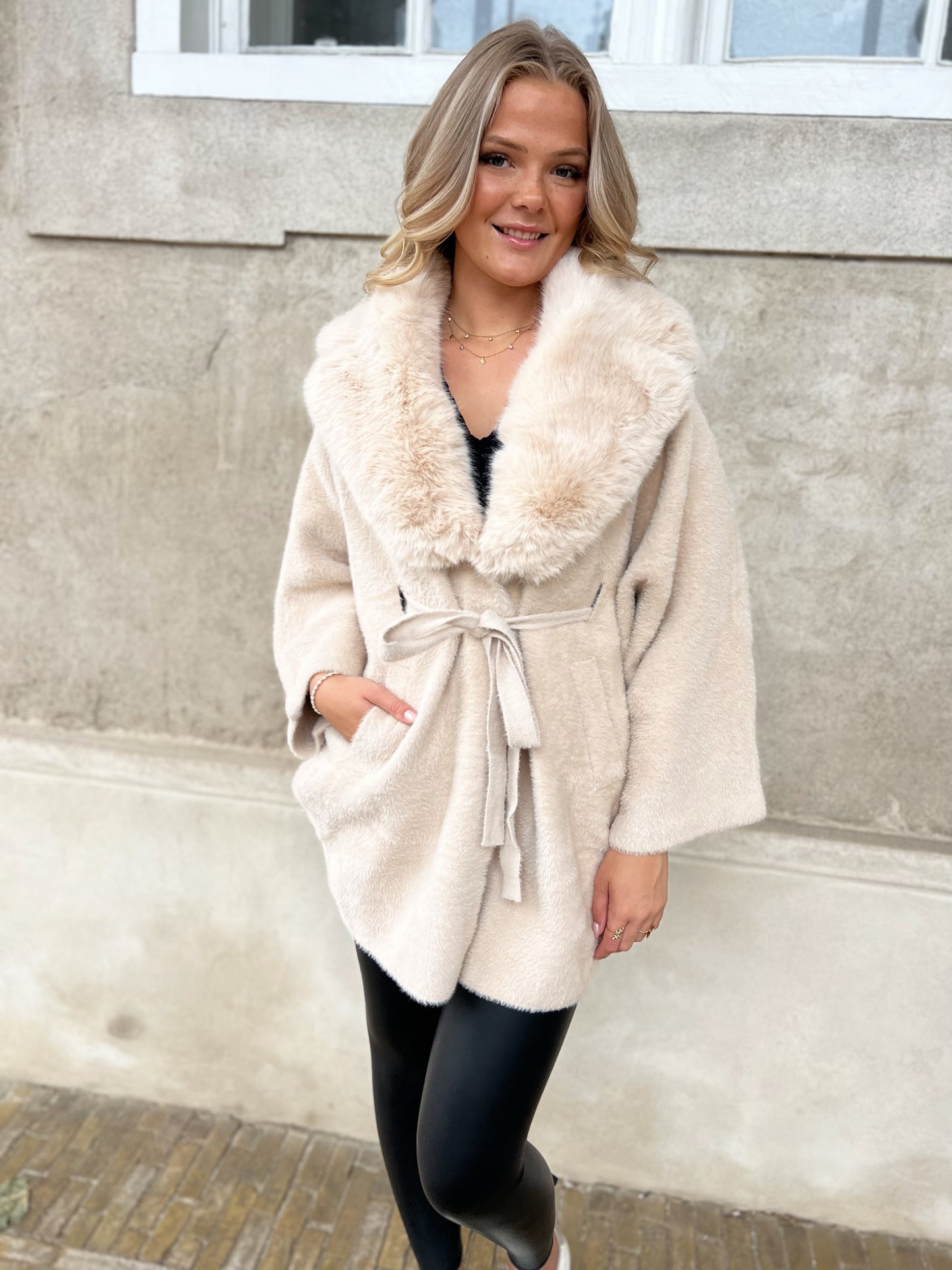 Azaka beige jakke m. bindebånd (0556)