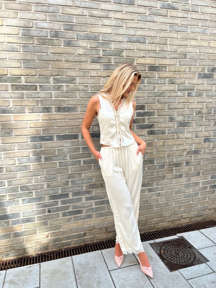 Its may satin lace set - Aaberg DK