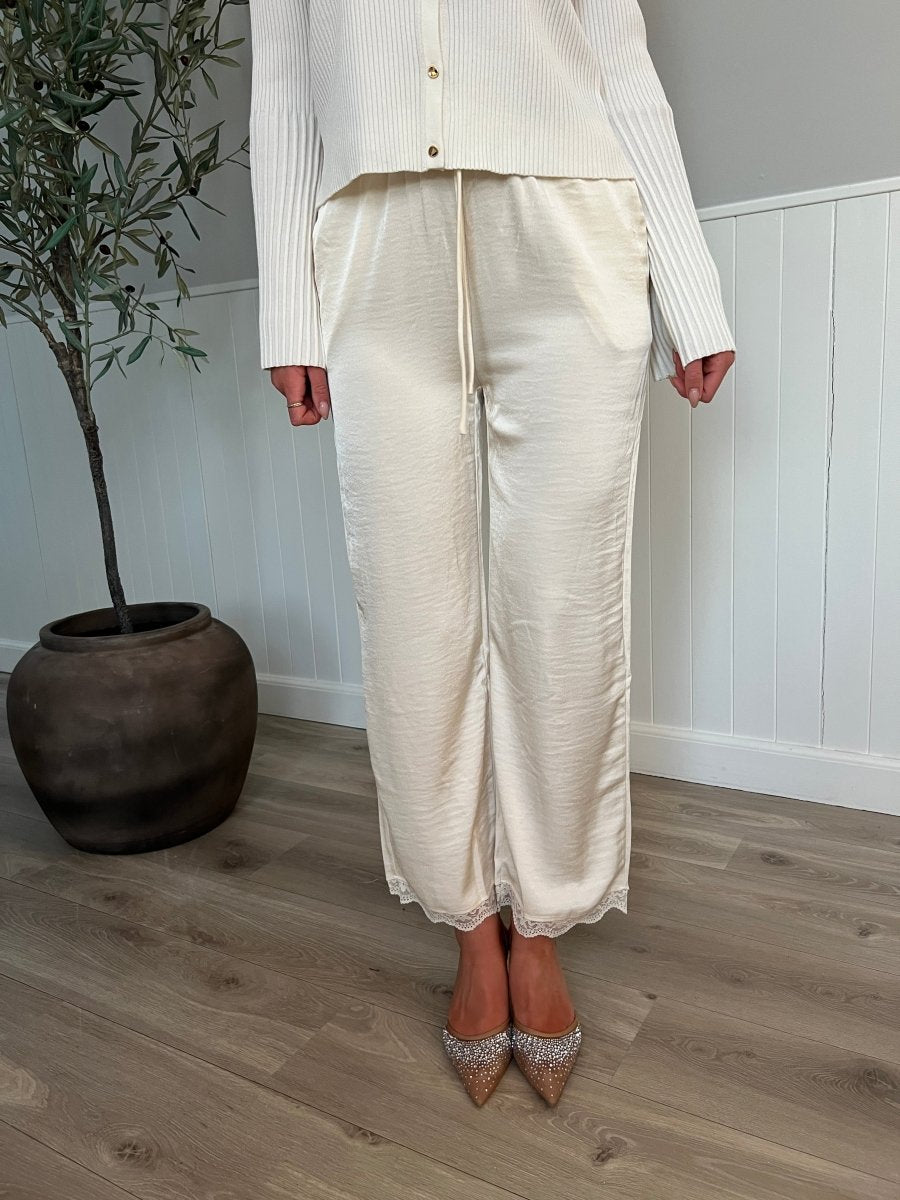 Maya satin pants with lace - Aaberg DK