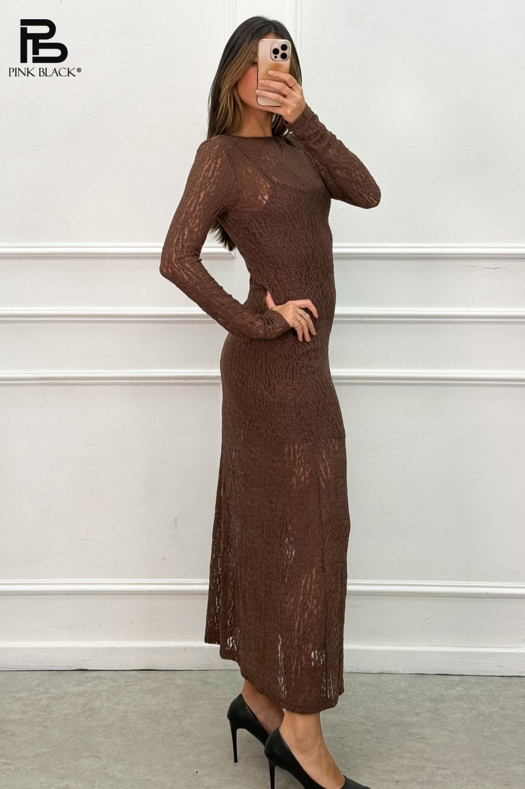 Yita brown long lace dress fra webshoppen Aaberg Copenhagen