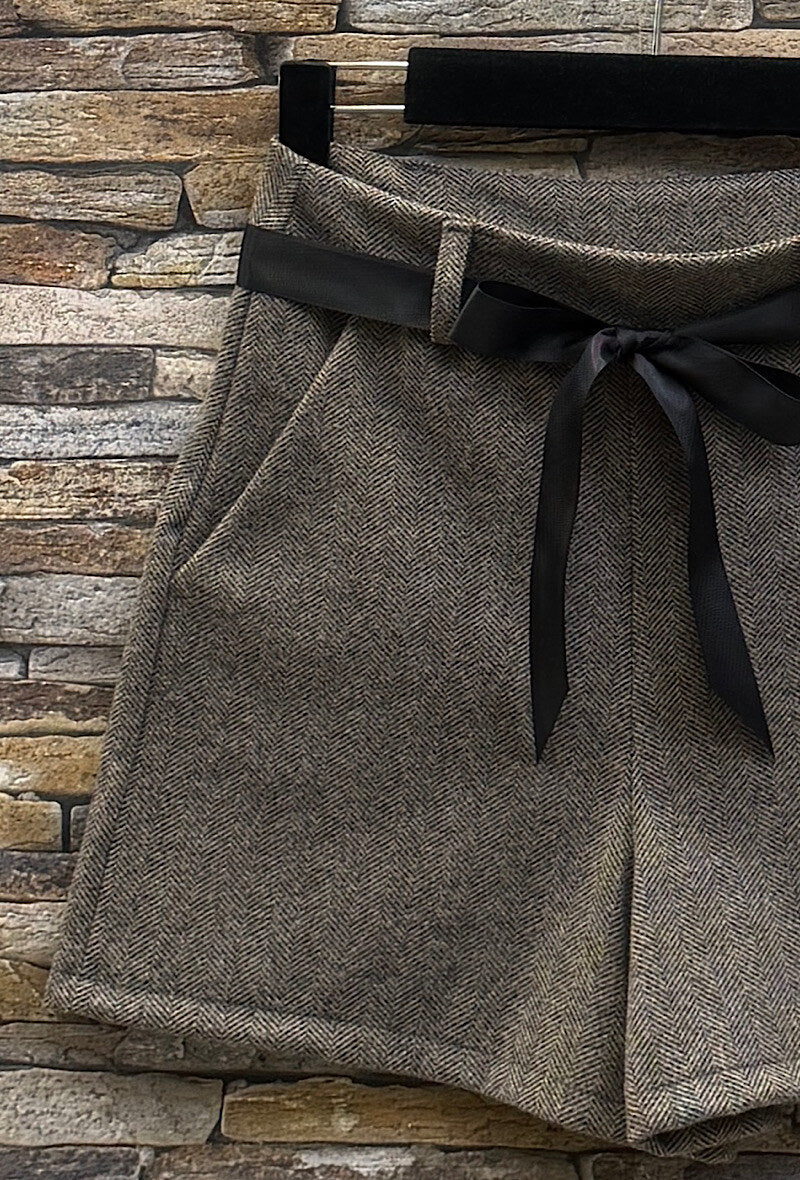 Elle brown shorts with bow belt