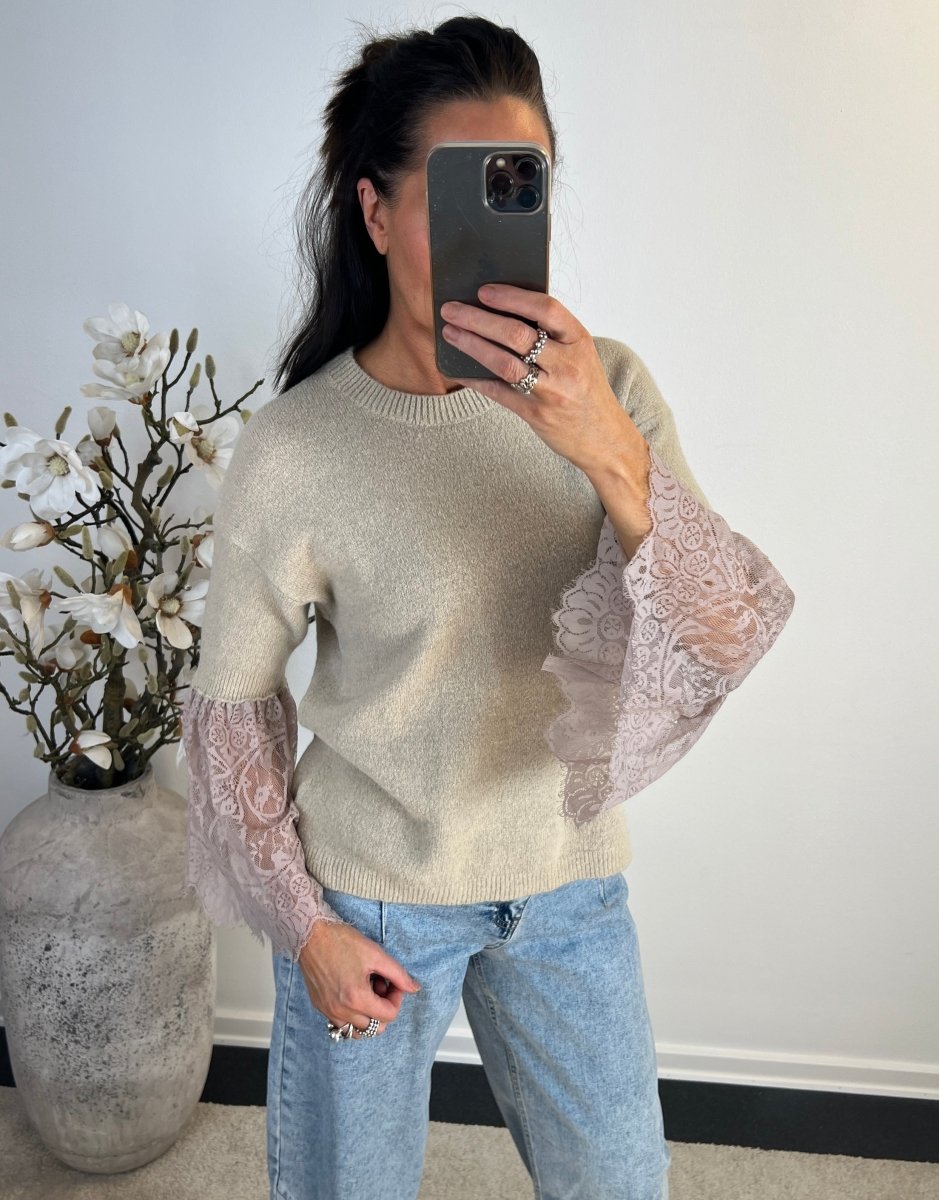 Syma beige lace knit - Aaberg DK