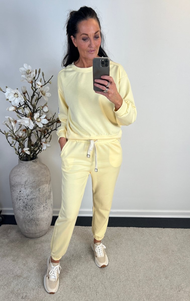Syma Yellow tracksuit - Aaberg DK