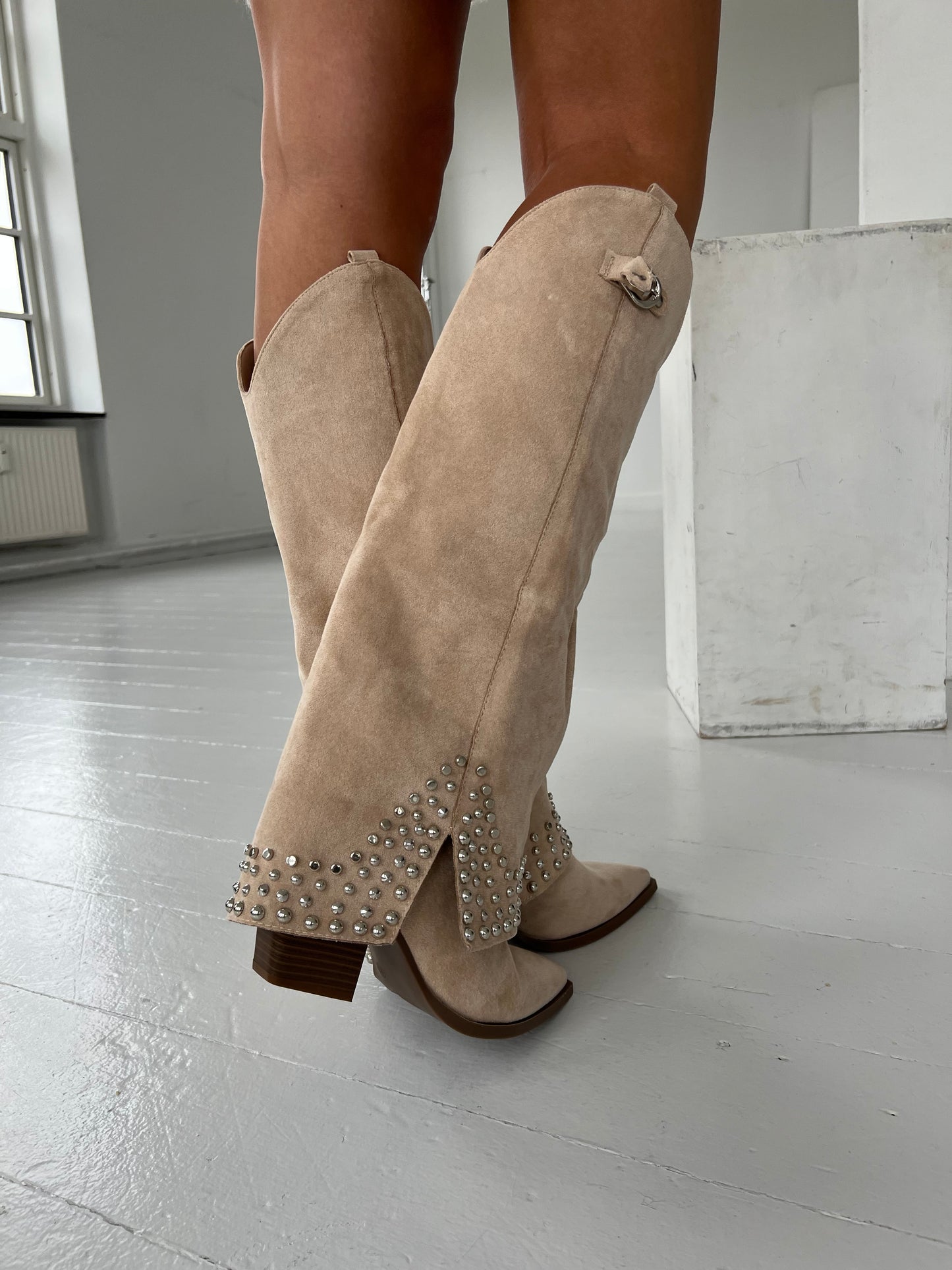 Ideal beige heel boots (9689)