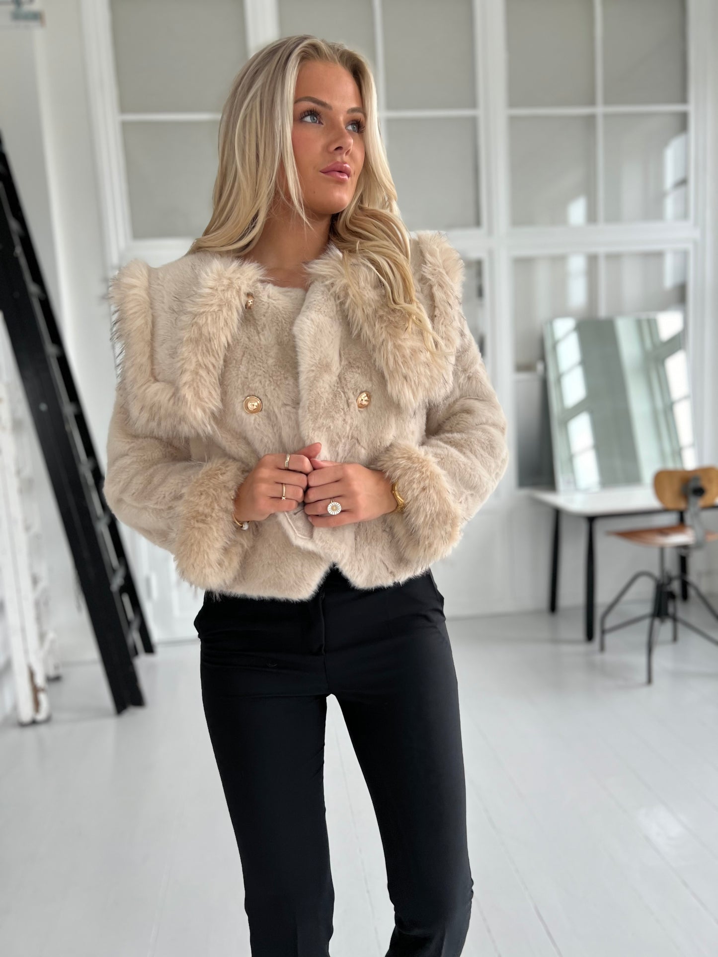 Azaka beige fur jacket (4597)