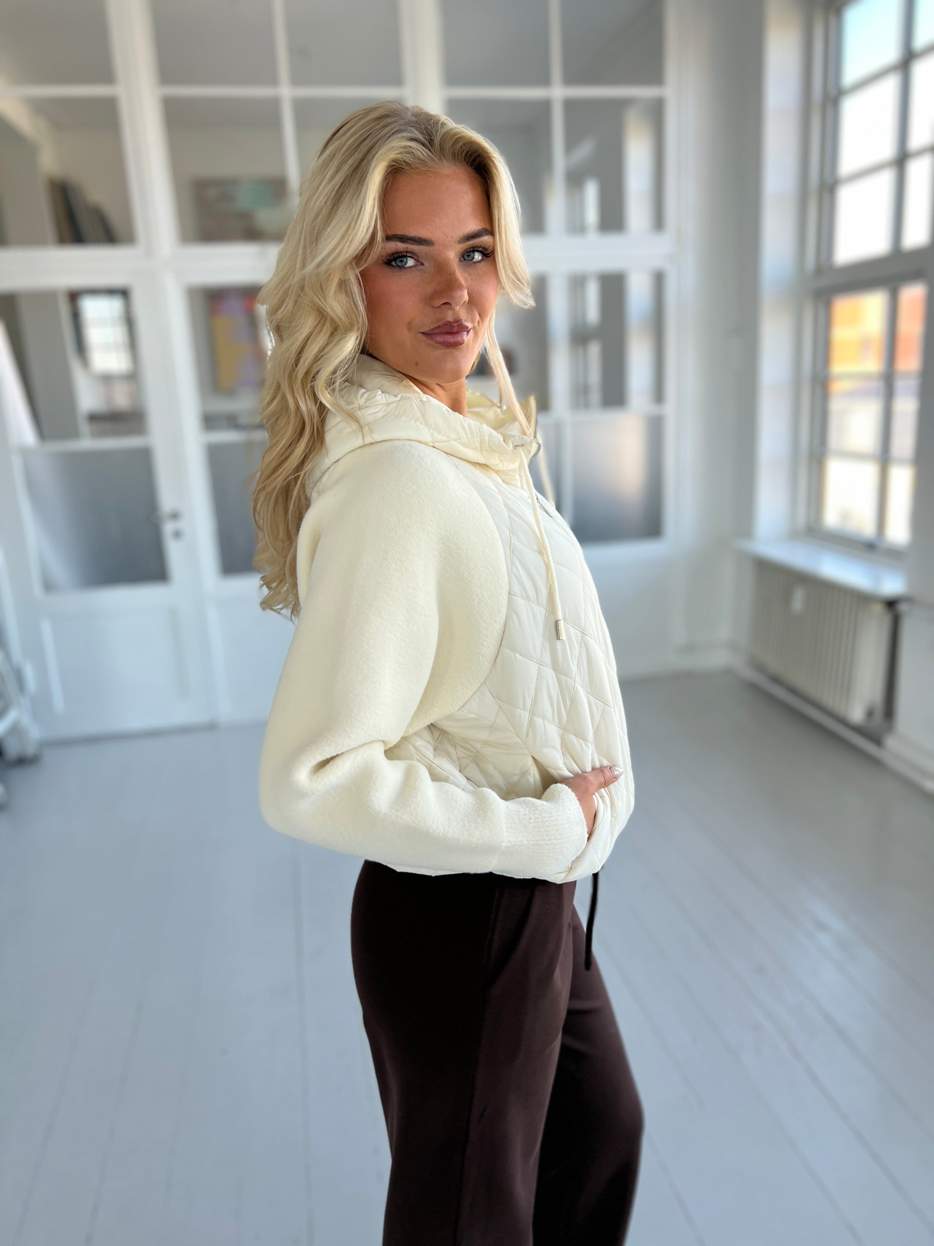 Azaka white cardigan jacket