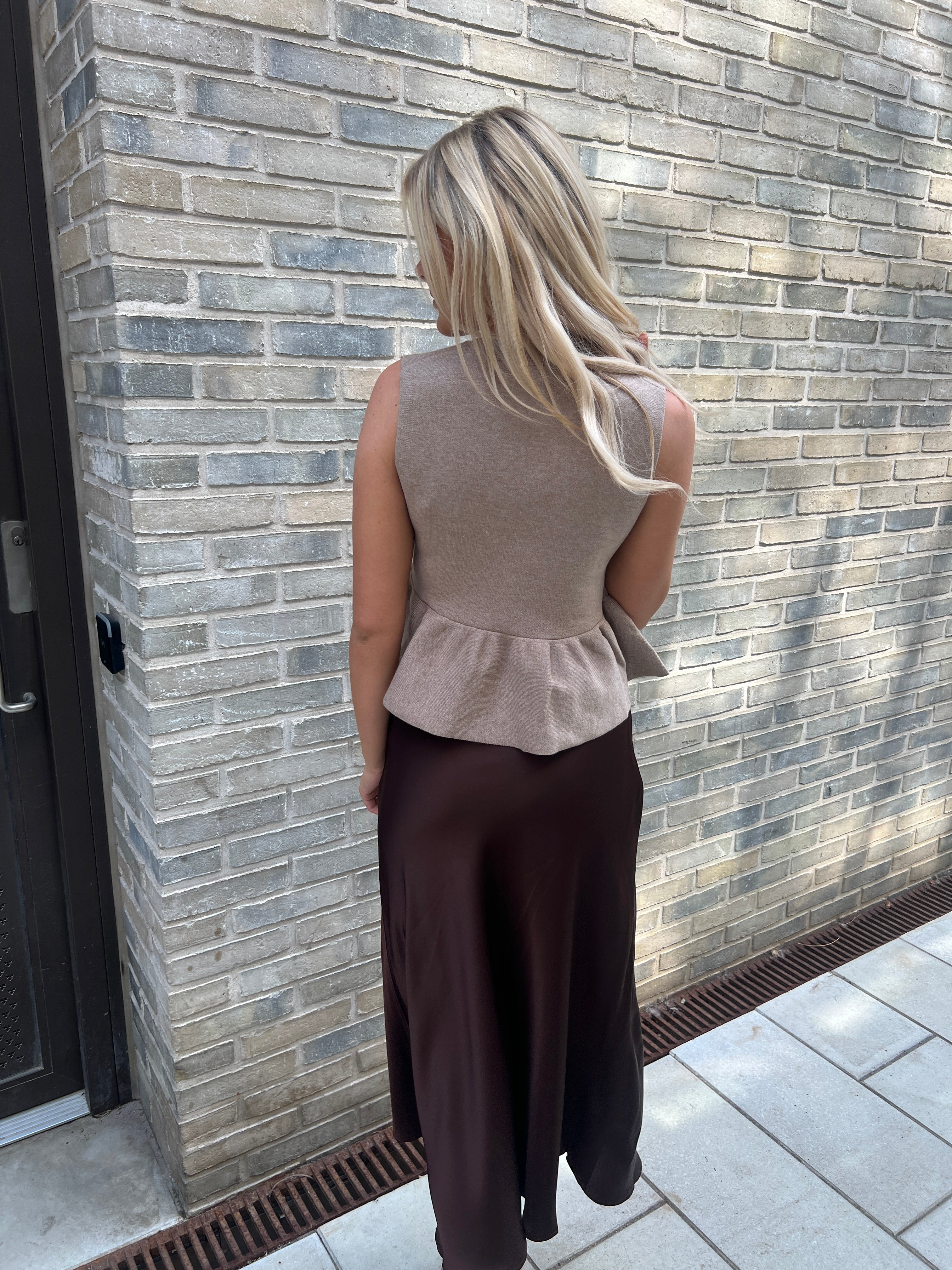 Kilky taupe wave top fra webshoppen Aaberg Copenhagen