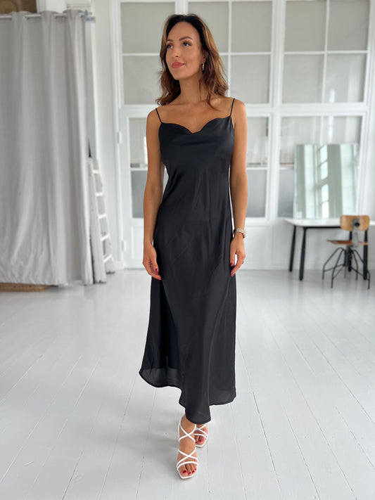 Rose W black satin dress-kjole-Åberg CPH-Onesize-Åberg Copenhagen DK