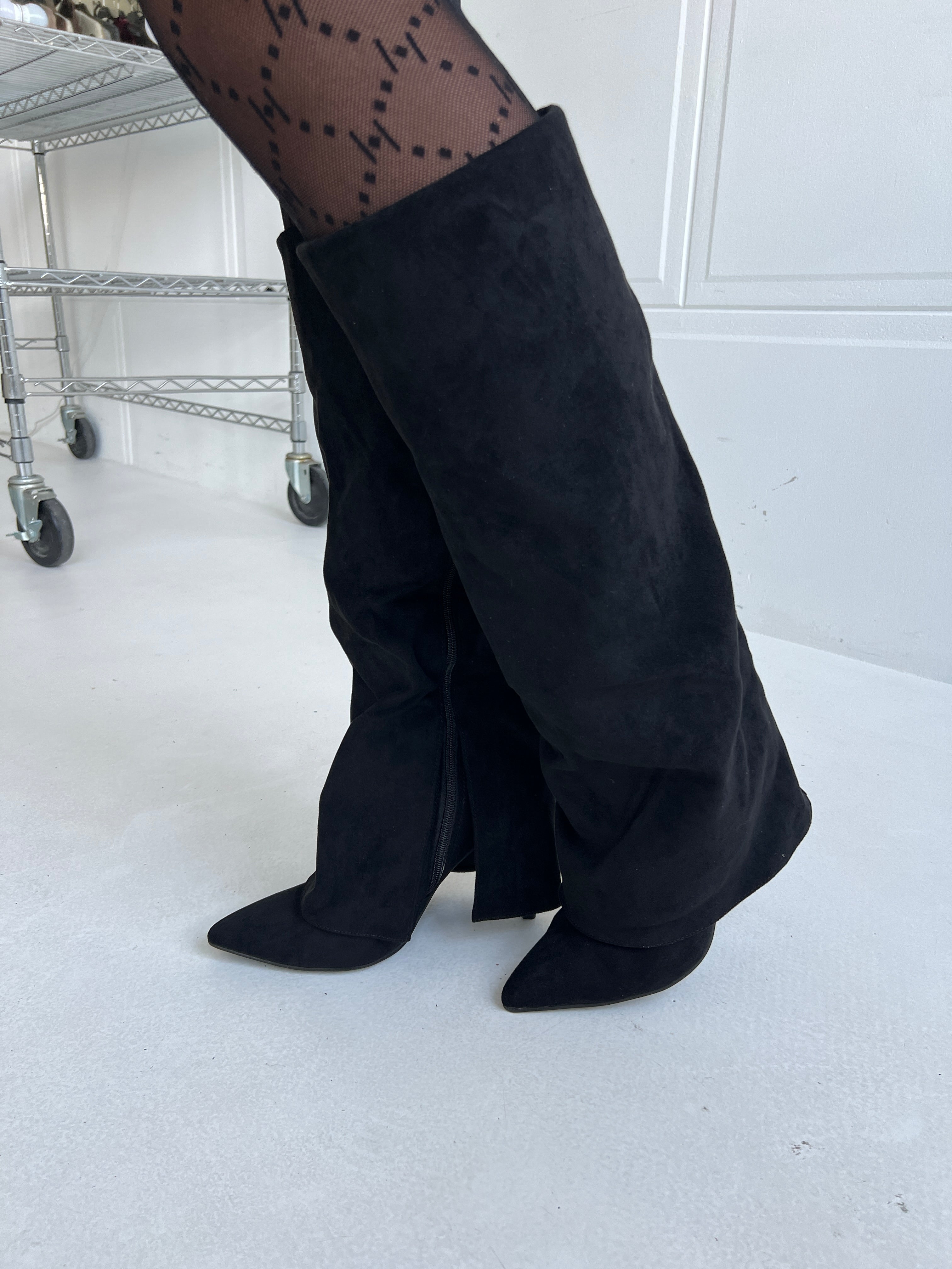 Todzi black folded boots