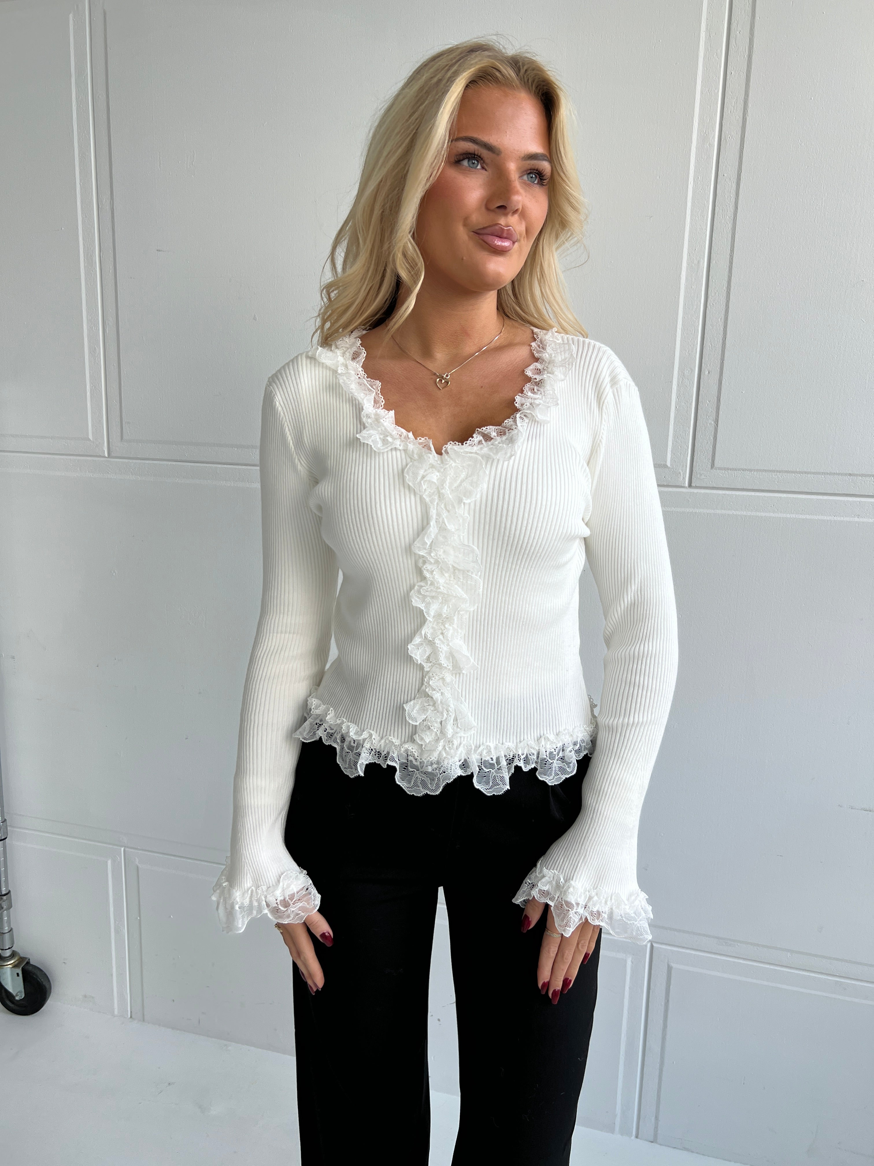 Flam romantic lace white blouse