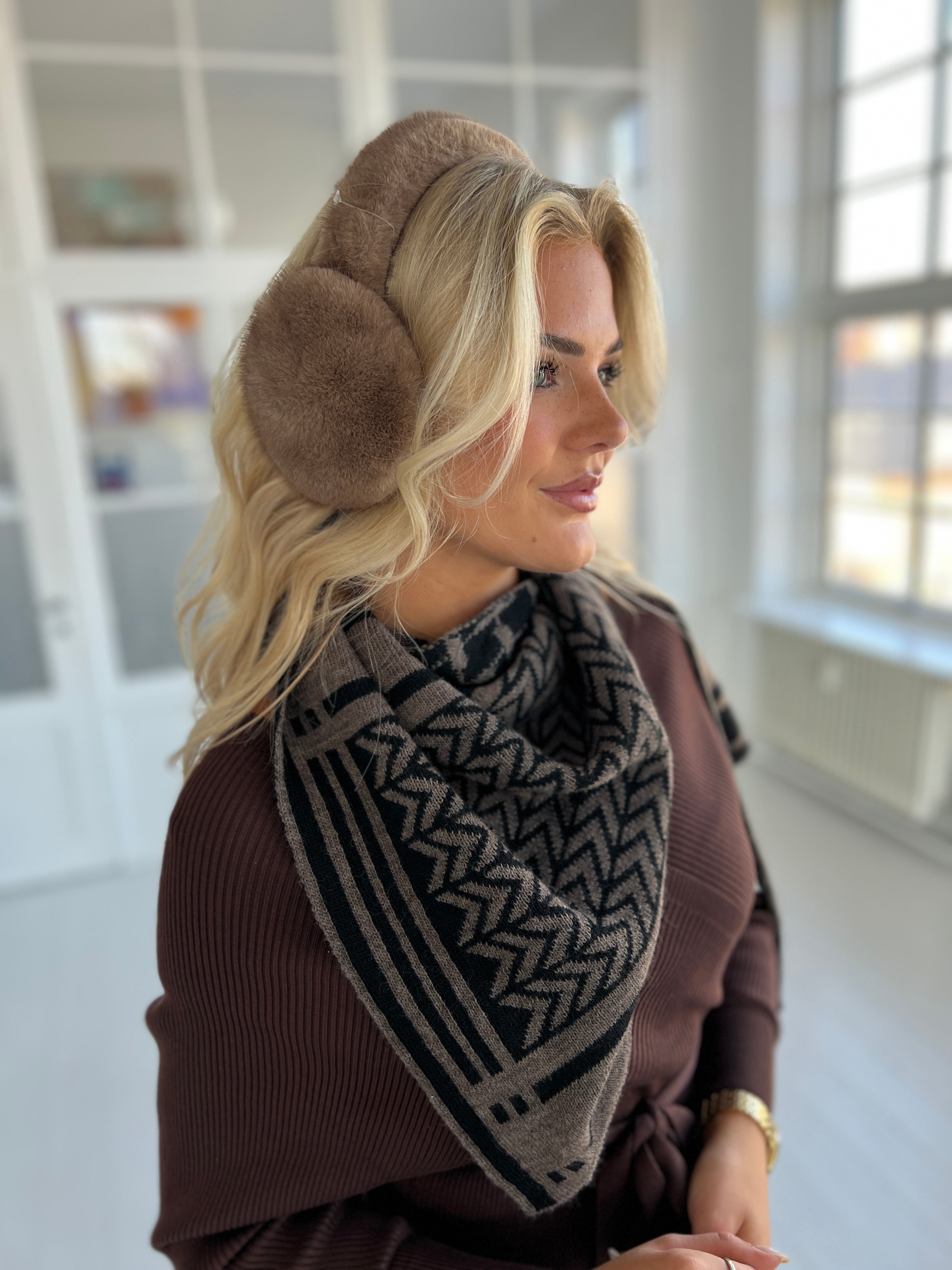 Evie taupe ørevarmer