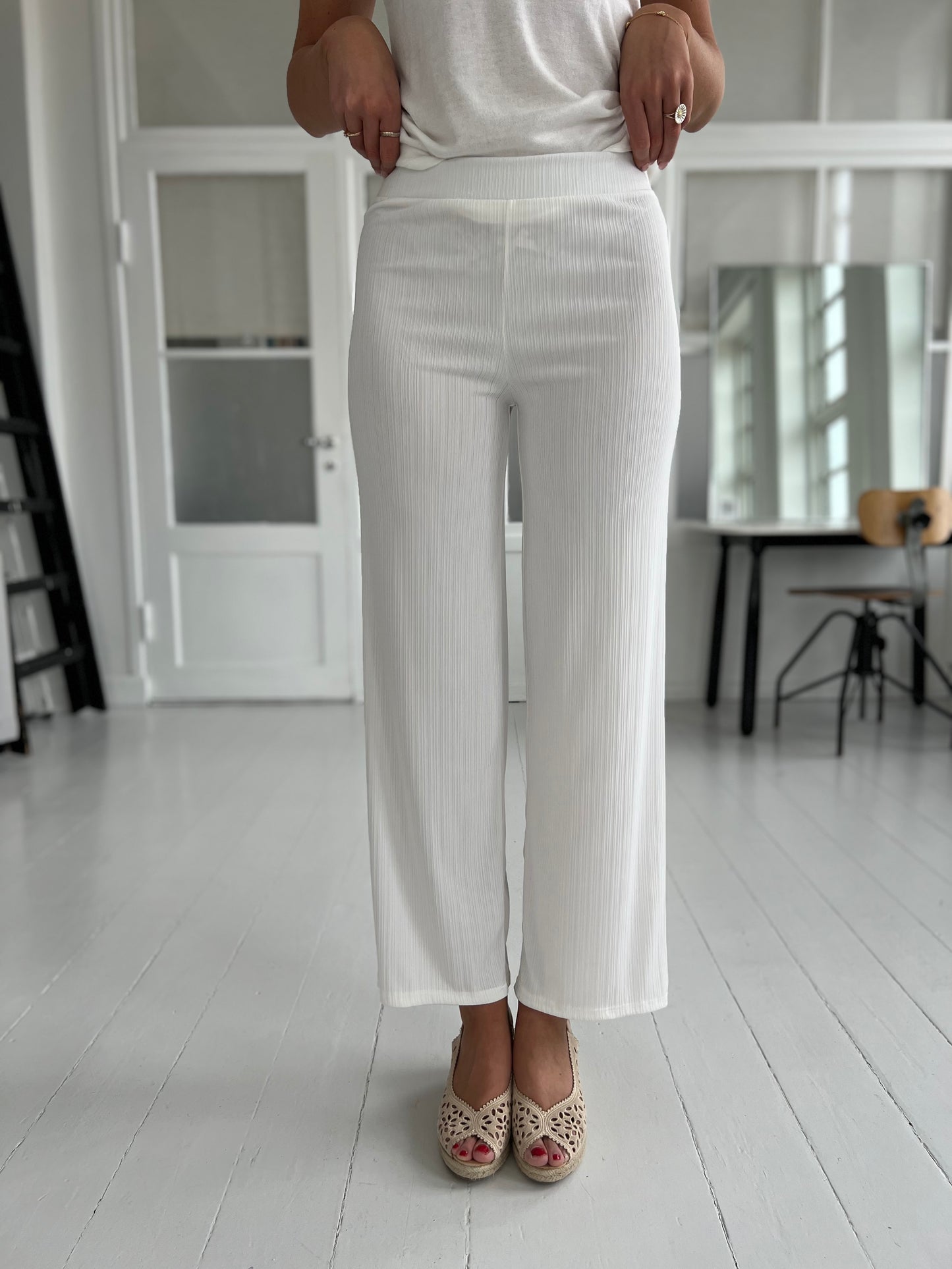 Elli White pants fra webshoppen Aaberg Copenhagen