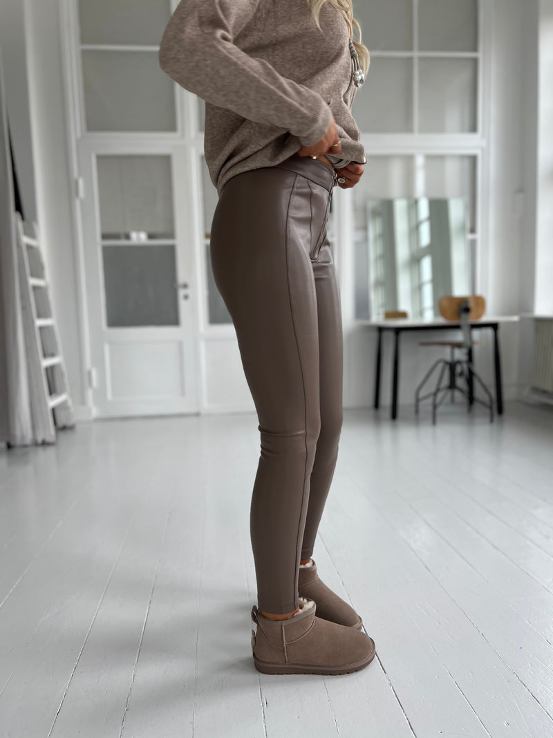 Its May taupe pants (9530)