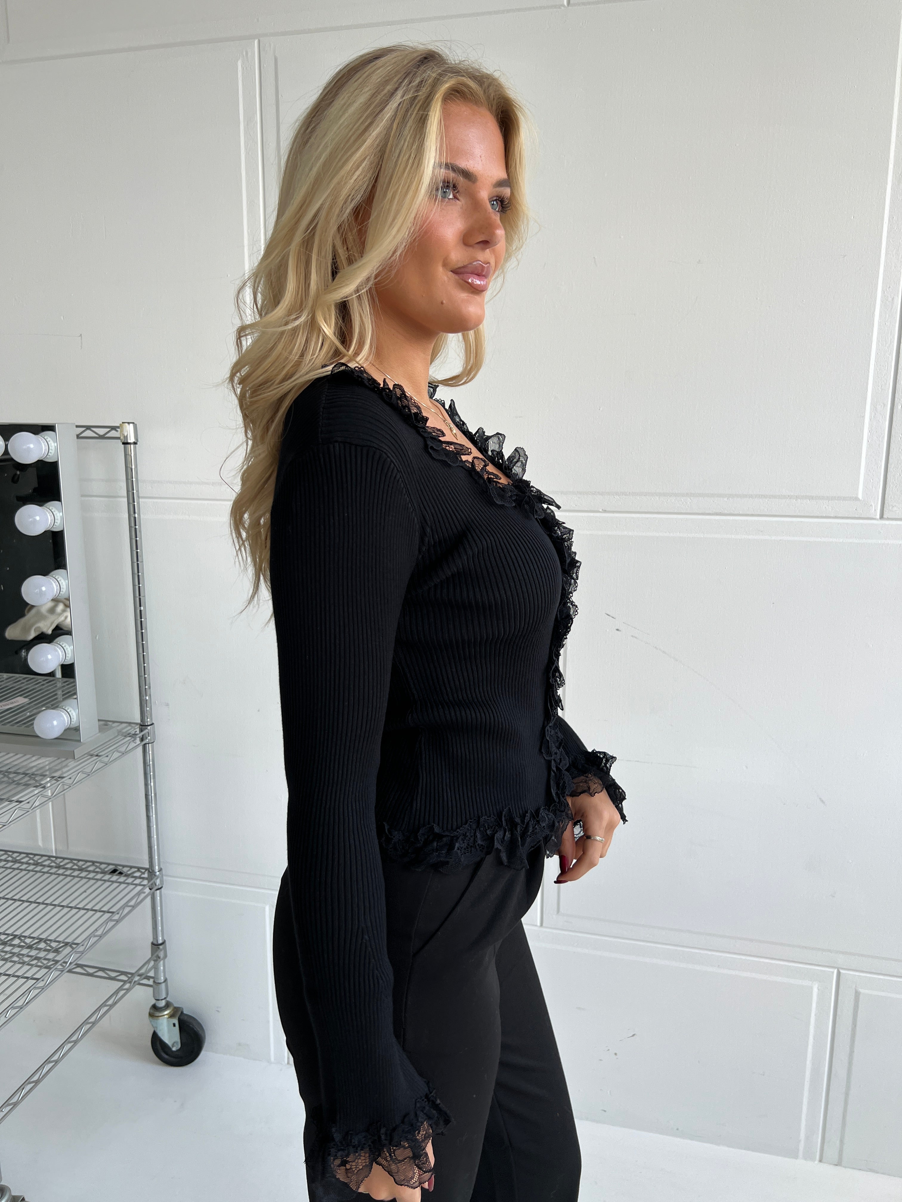 Flam romantic lace black blouse