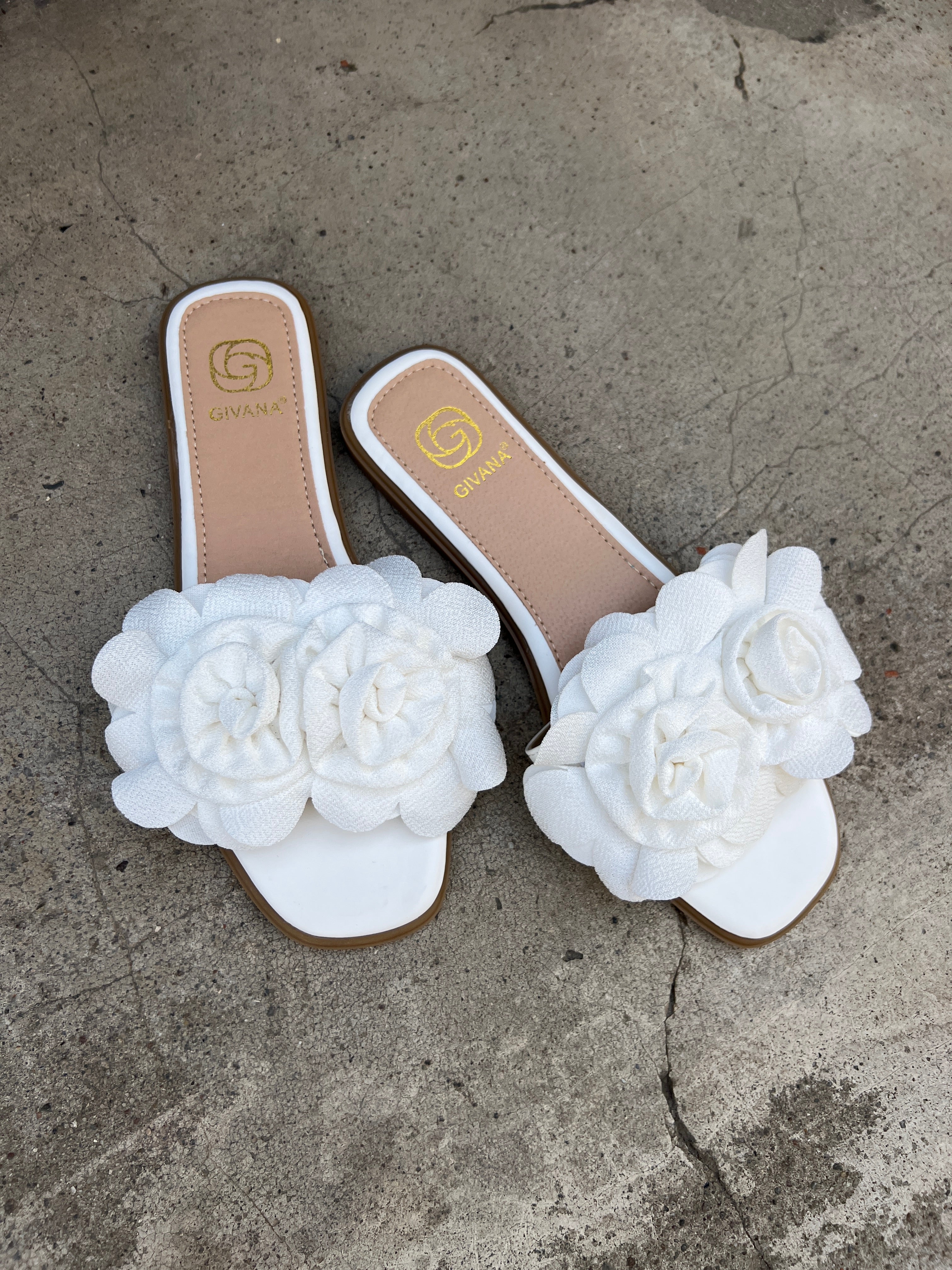 Givana white flower sandal