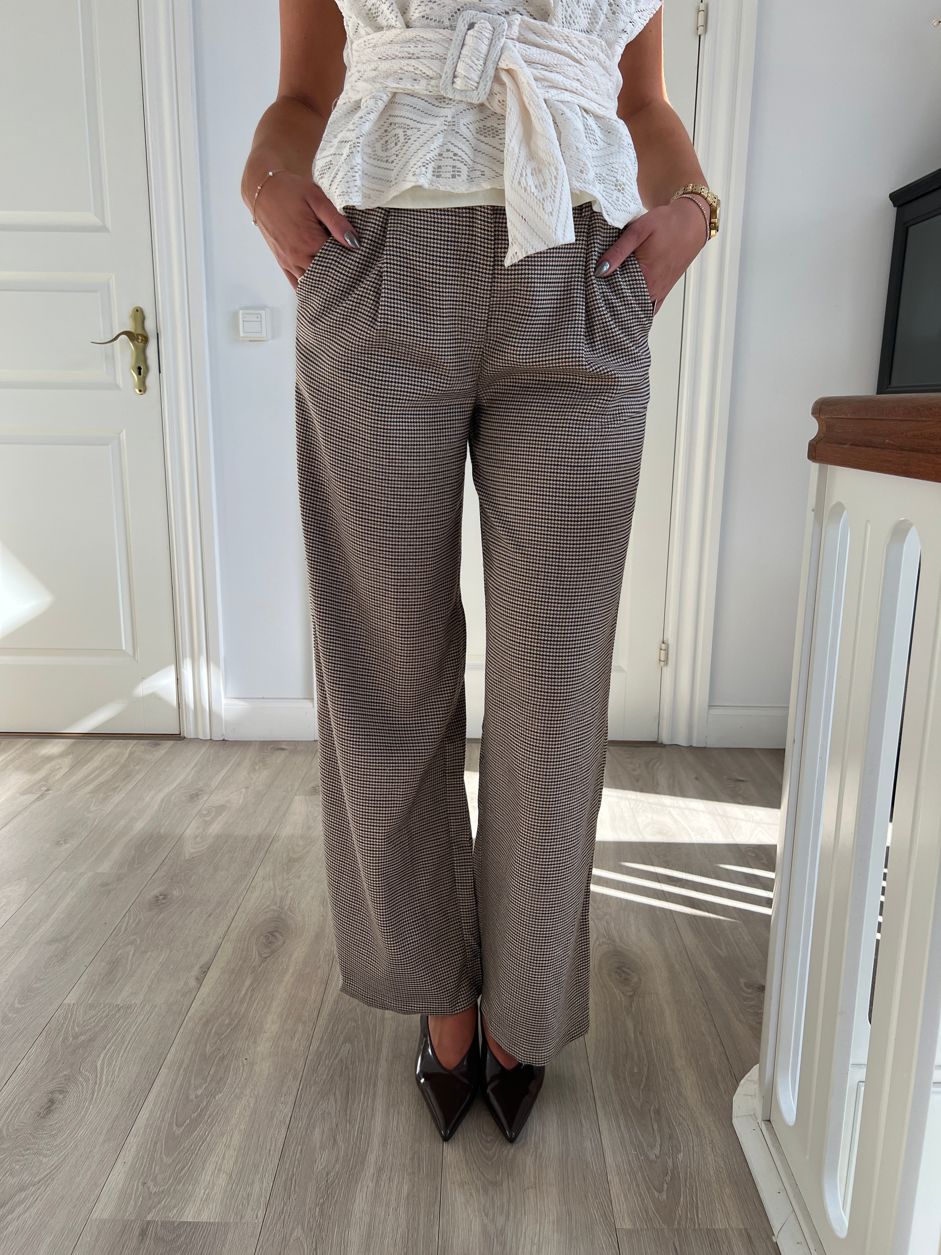 Eight Luxe brunternet pants - Åberg Copenhagen