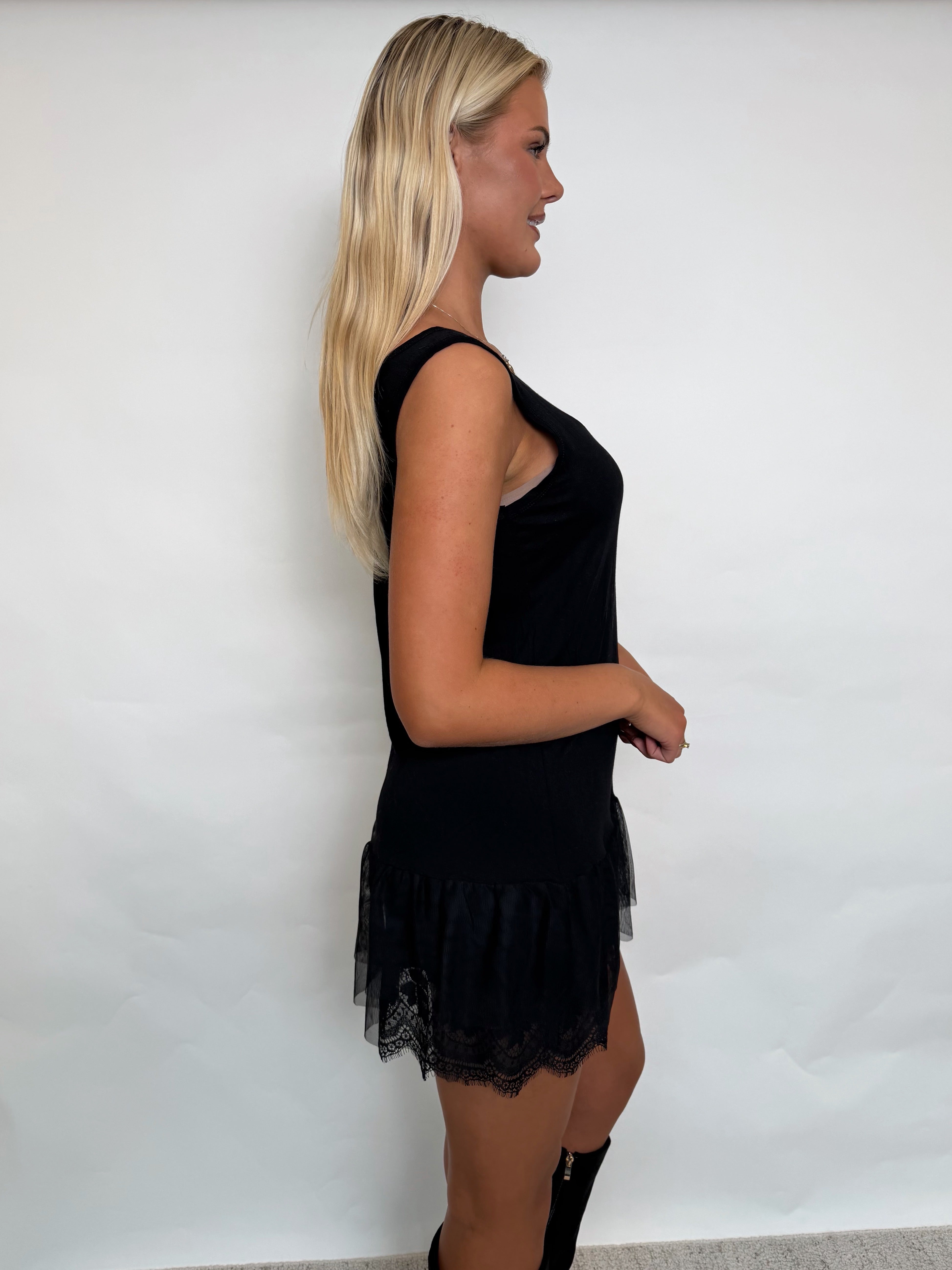 ALIDA black lace dress fra webshoppen Aaberg Copenhagen