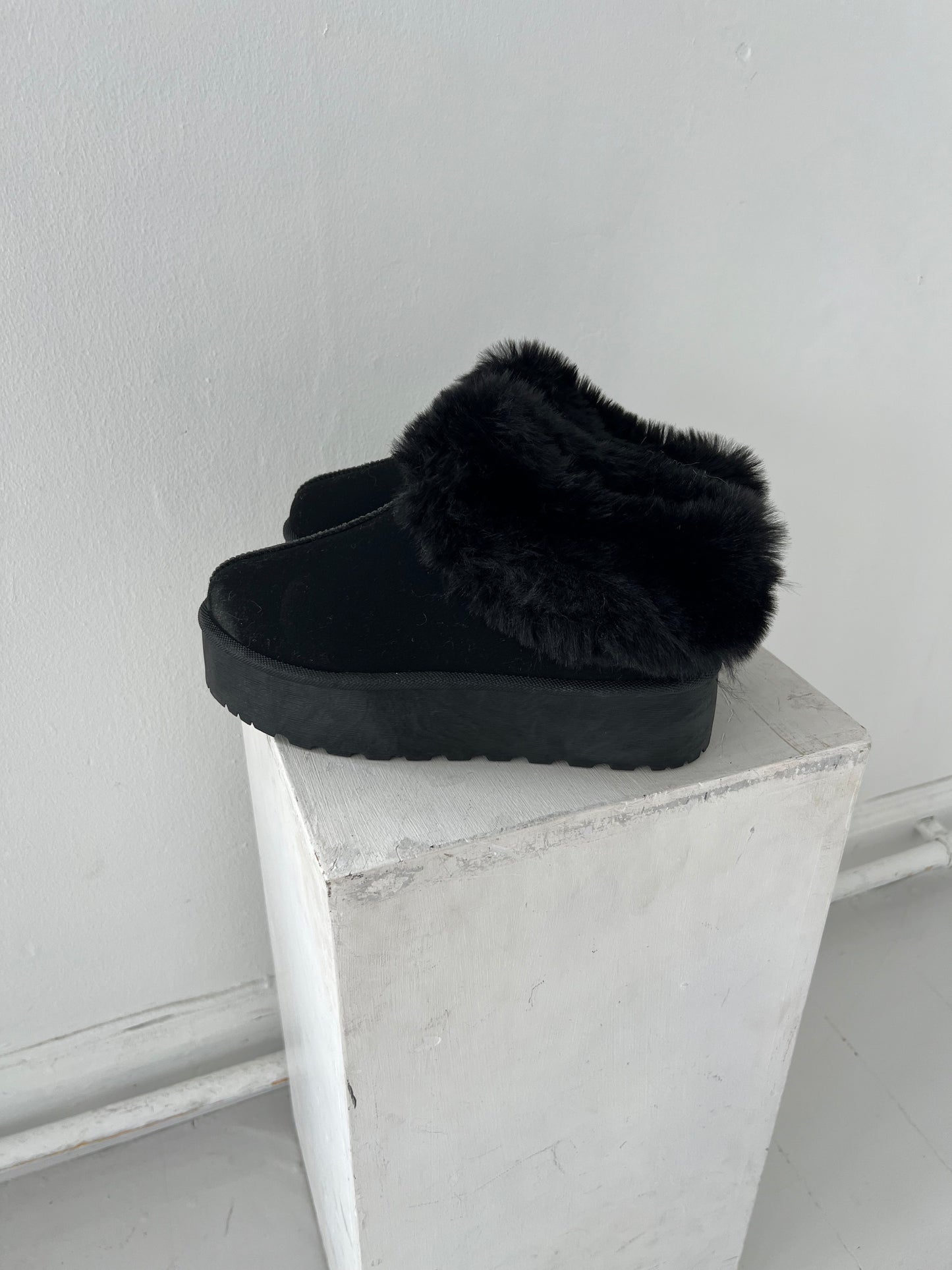 Marquiss black teddy shoe (8907)