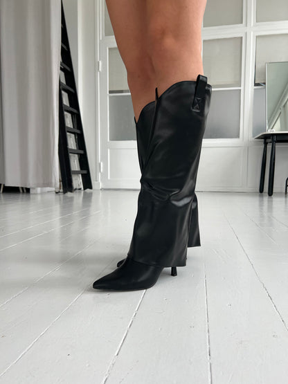 High heeled black boot with cuffs (1302)