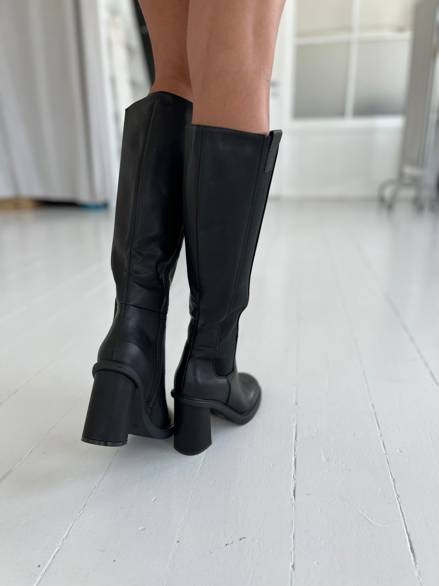 Belle black boot (2657)