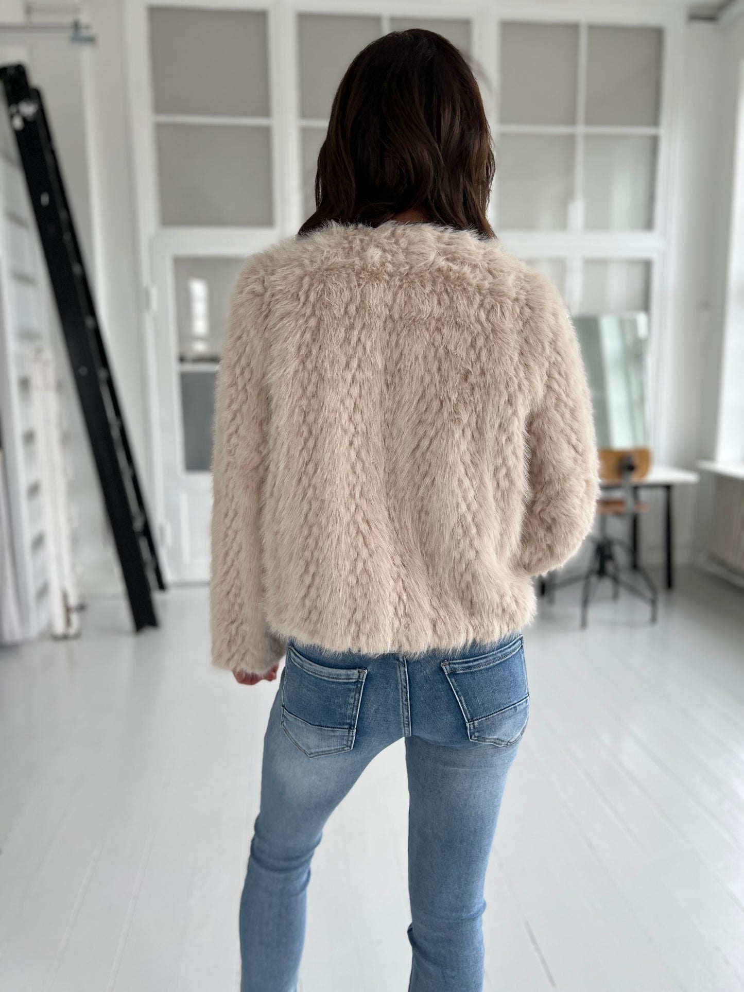 Flam beige fur jacket (01)