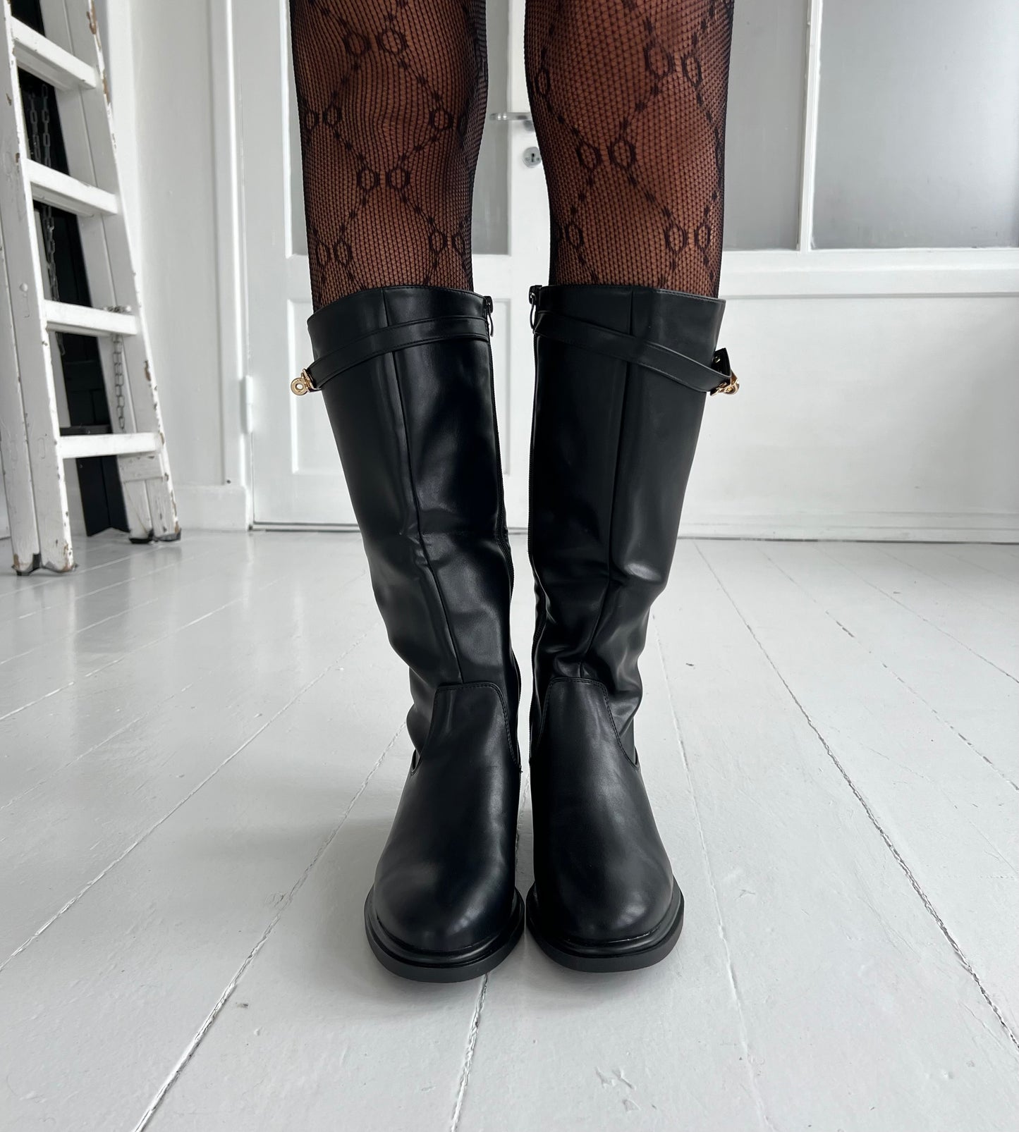 Ideal black boot (5816) - set forfra - fra webshoppen Aaberg Copenhagen