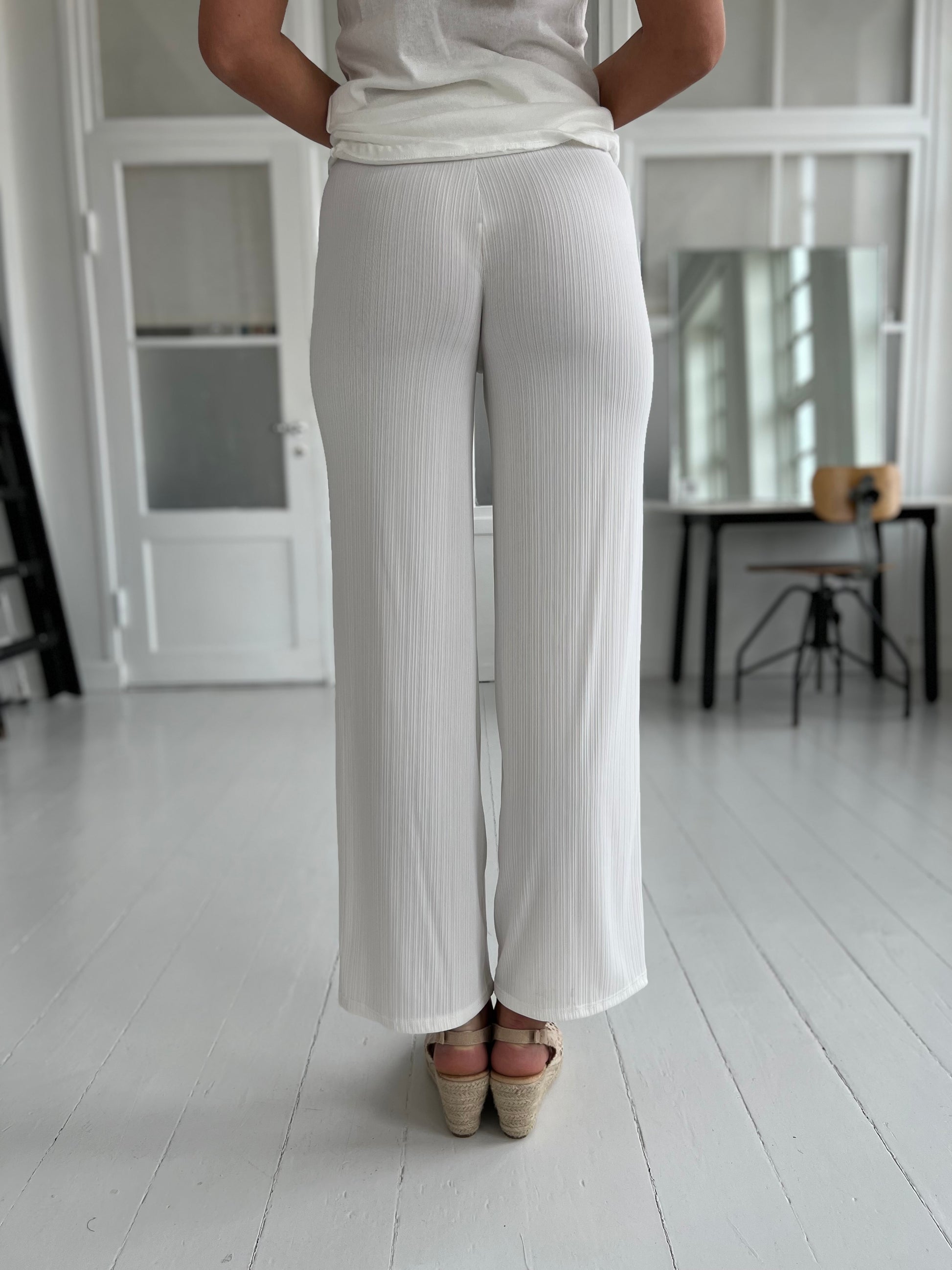 Elli White pants fra webshoppen Aaberg Copenhagen