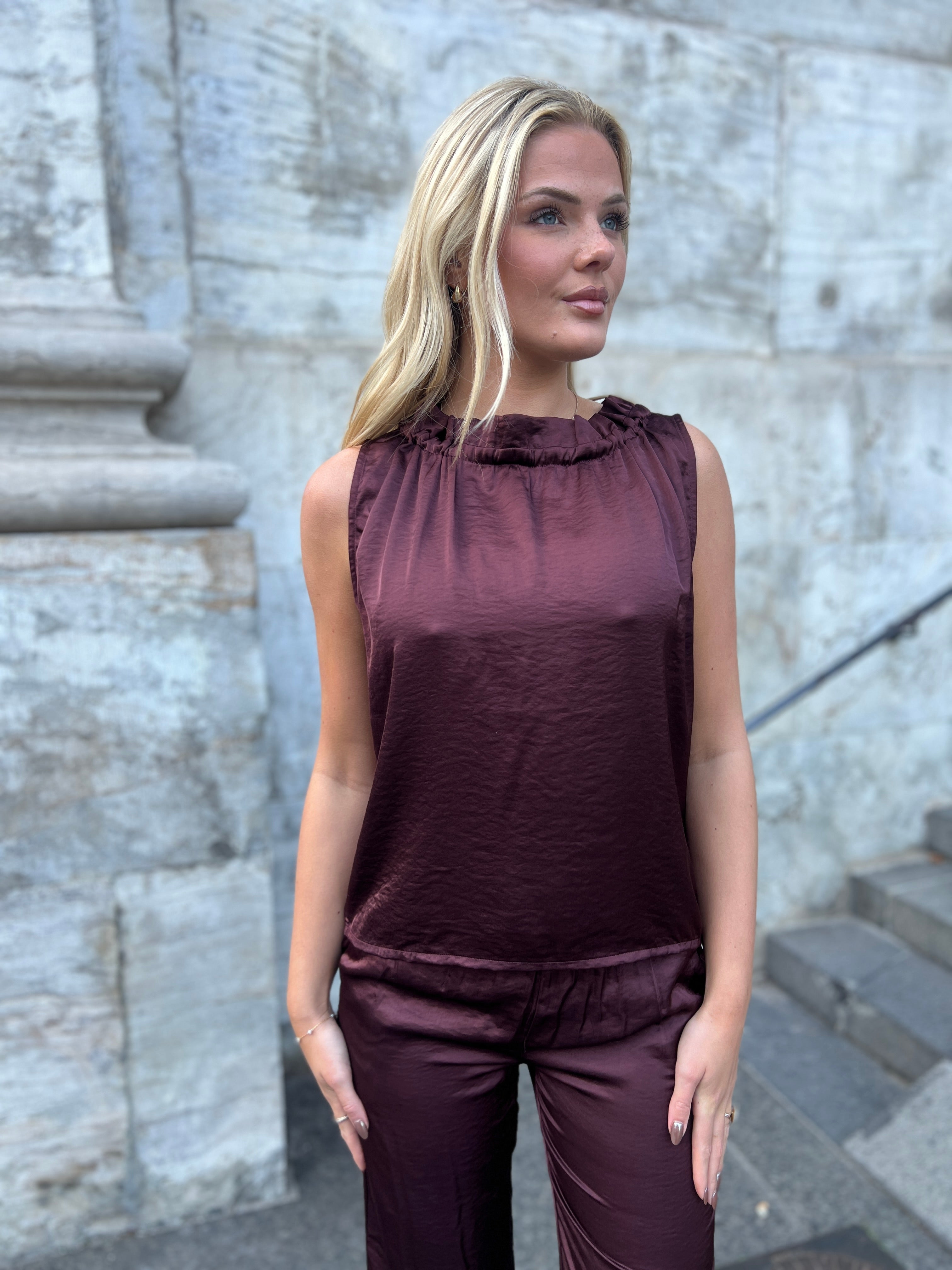 Continue satin top med bindbånd i nakken - Åberg Copenhagen