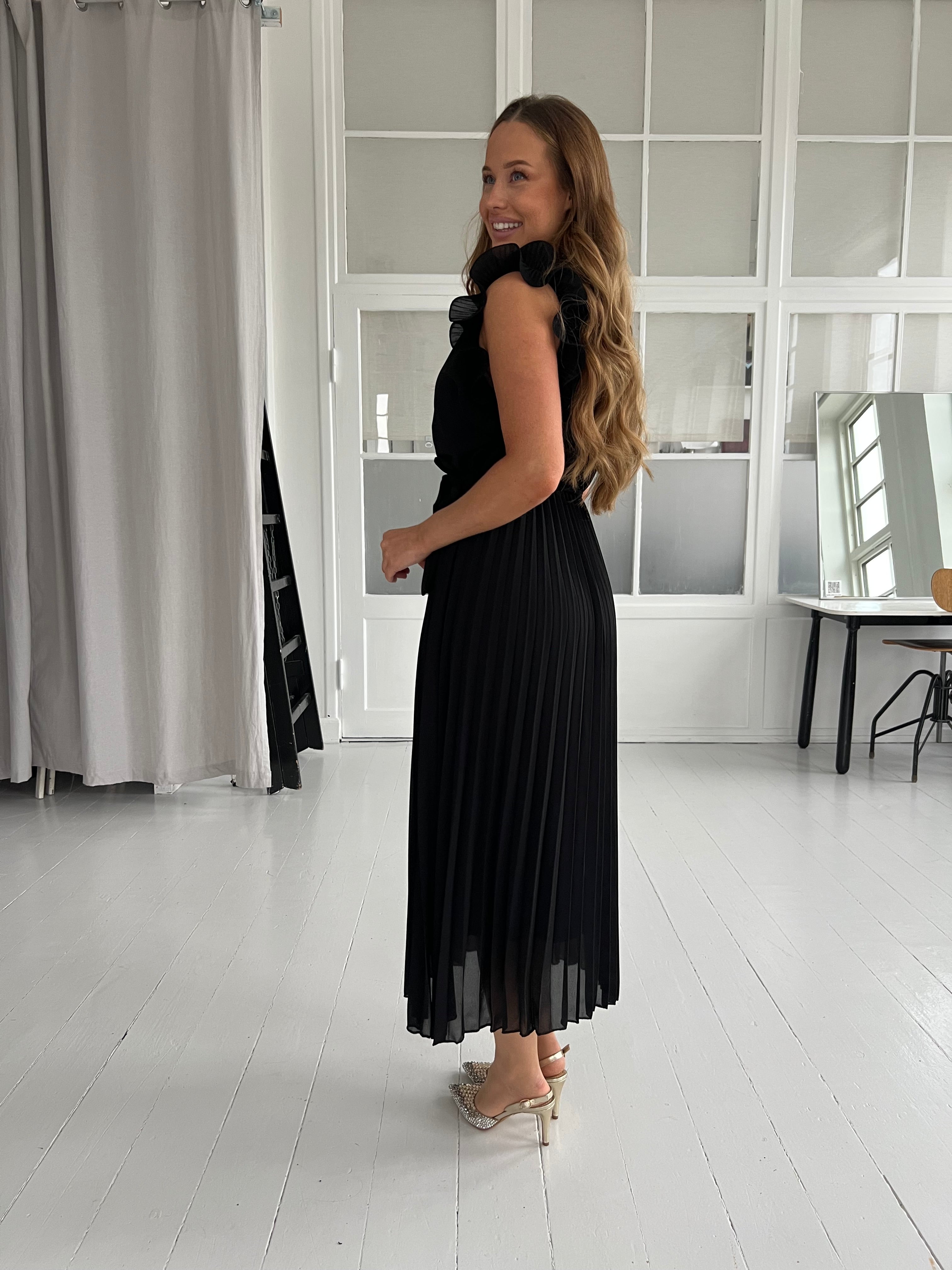 Elle sort frill dress