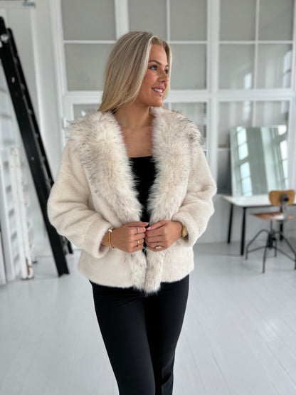 Azaka ekslusive white jacket (4599)